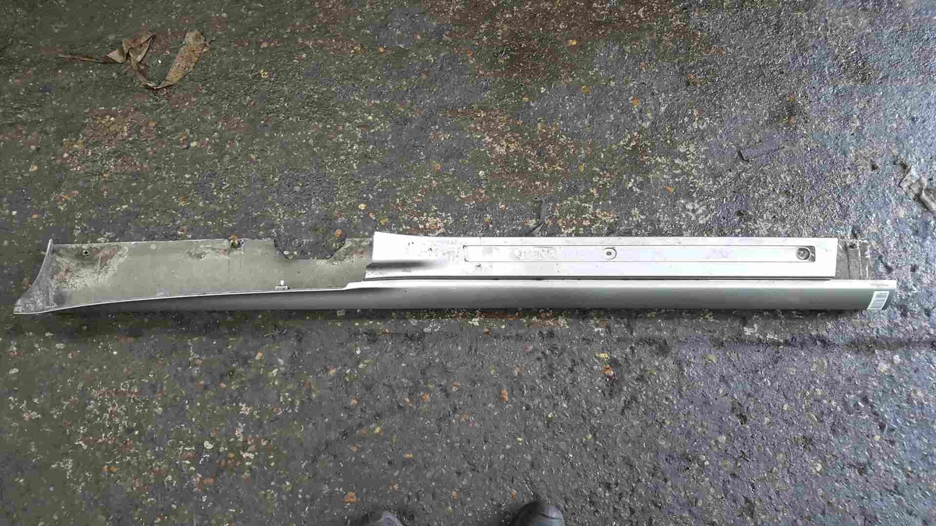Thumb 2 Renault Clio Sport MK3 2005-2012 Drivers OS Side Skirt Silver TEF60
