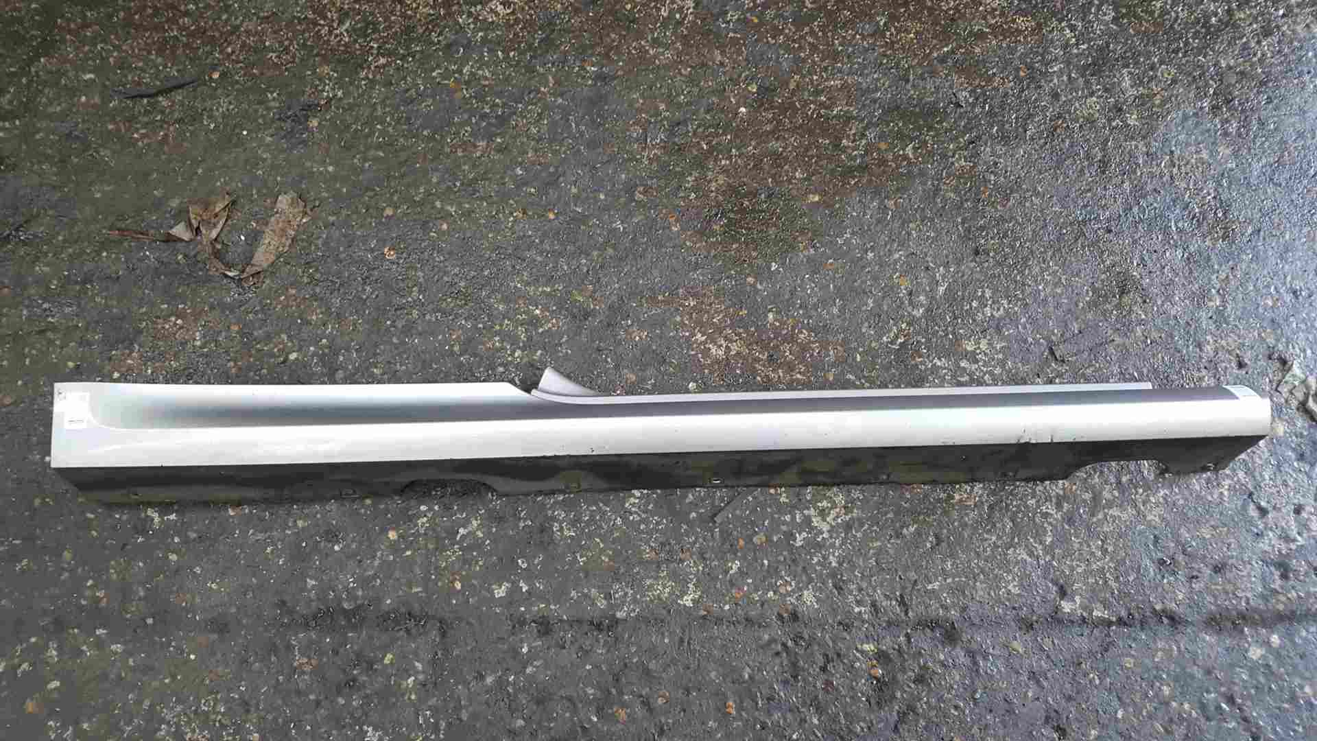 Renault Clio Sport MK3 2005-2012 Drivers OS Side Skirt Silver TEF60