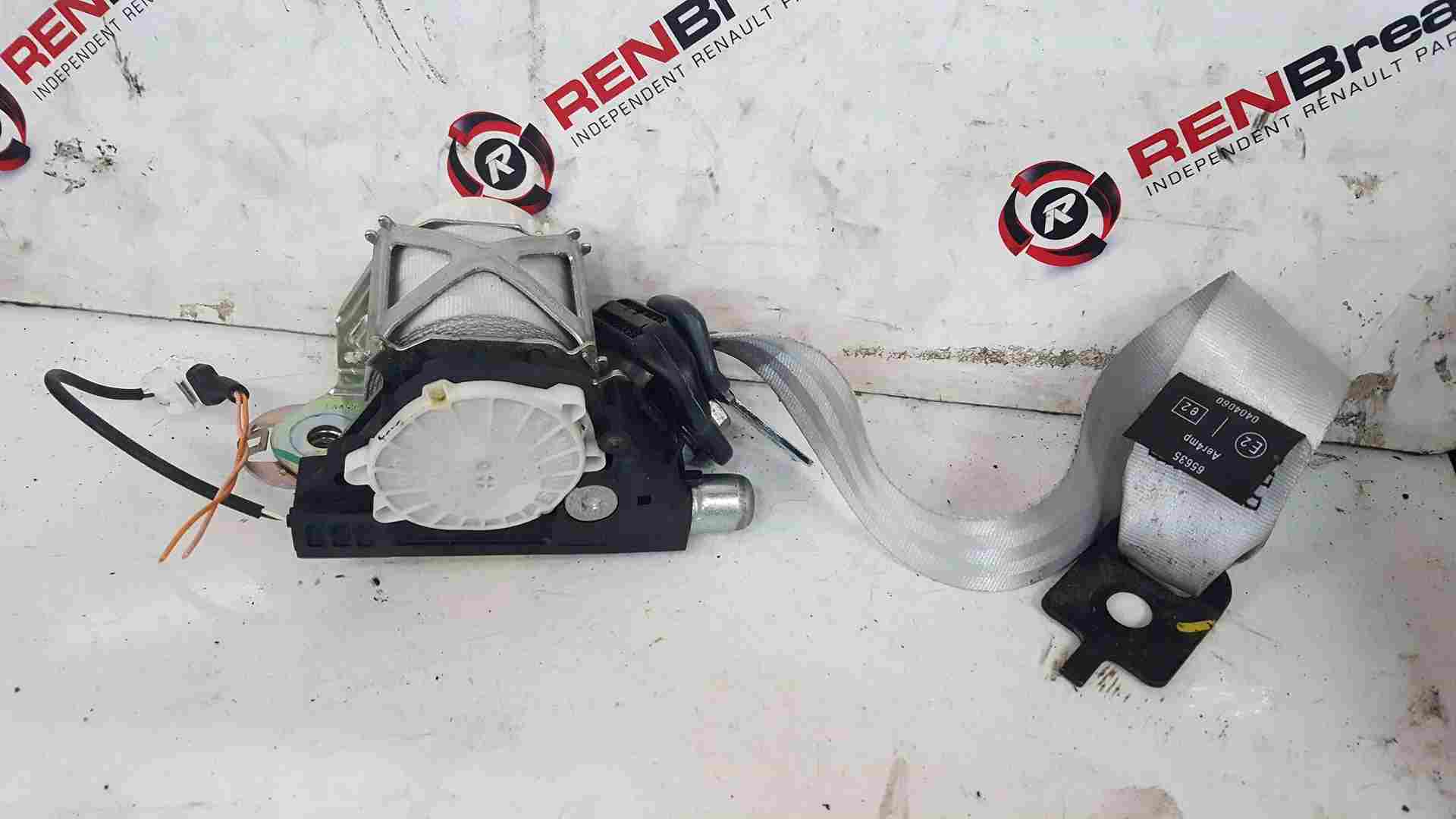 Thumb 2 Renault Clio Sport MK3 2005-2012 Drivers OSR Rear Seat Belt 3Dr White Plug