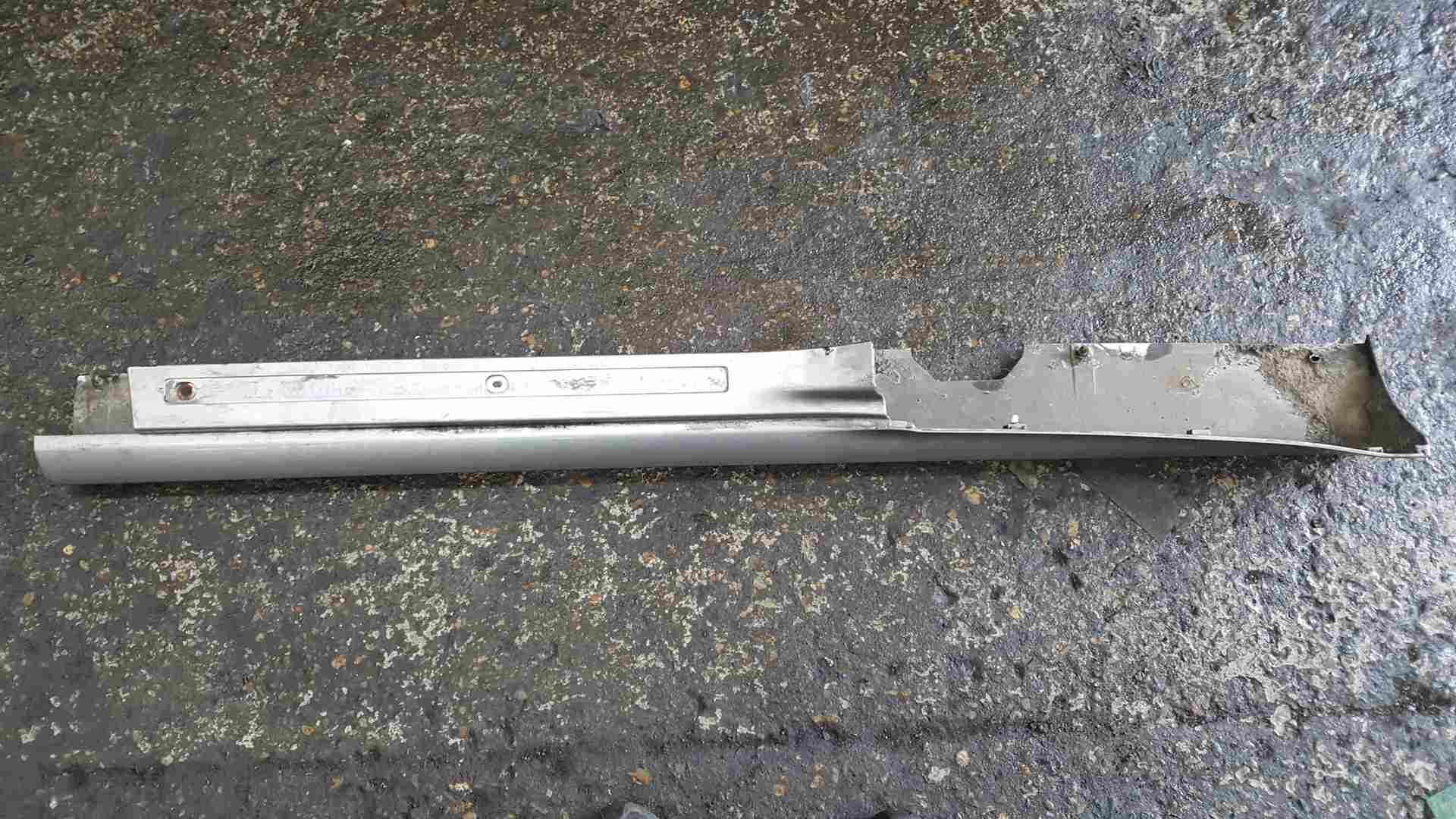 Thumb 3 Renault Clio Sport MK3 2005-2012 Passenger NS Side Skirt Silver TEF60