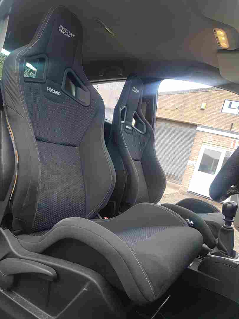 Renault Clio Sport MK3 2005-2012 Recaro Bucket Seats Pair Front