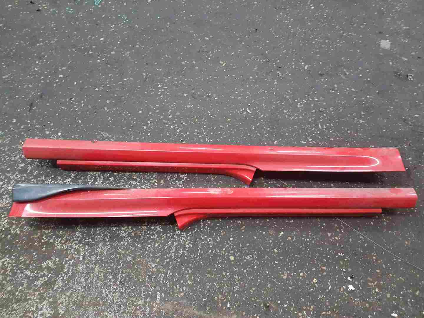 Renault Clio Sport MK3 2009-2012 197 Pair Front Side Skirts RED Ovnnf