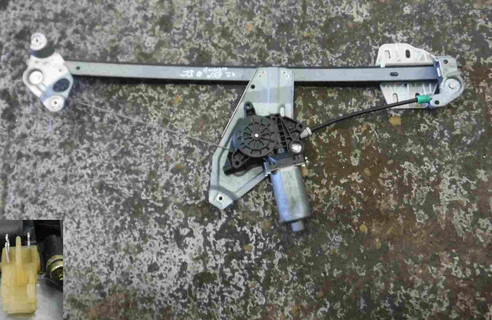 Renault Espace 1997-2003 Drivers OSF Front Window Motor  Regulator