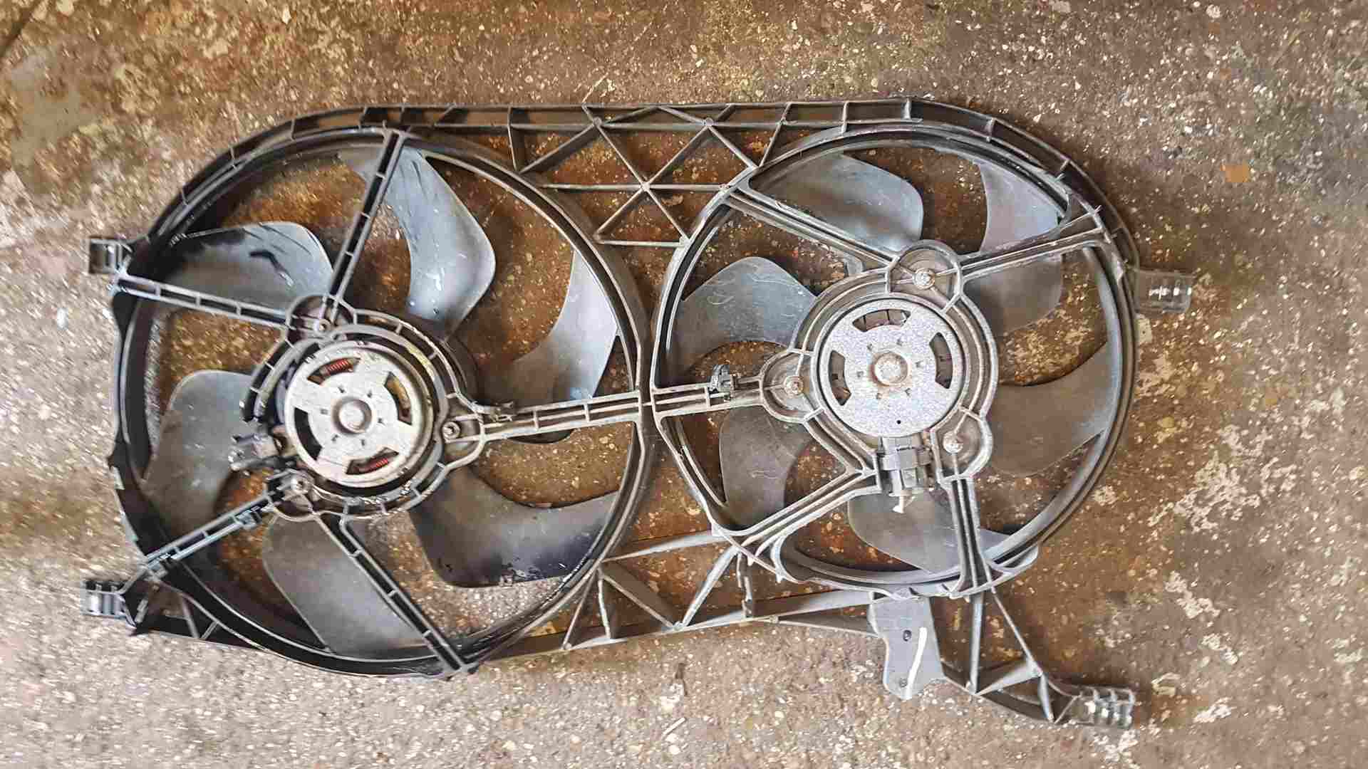 Thumb 2 Renault Espace 2003-2013 2.0 DCI Radiator FAN 8200675333