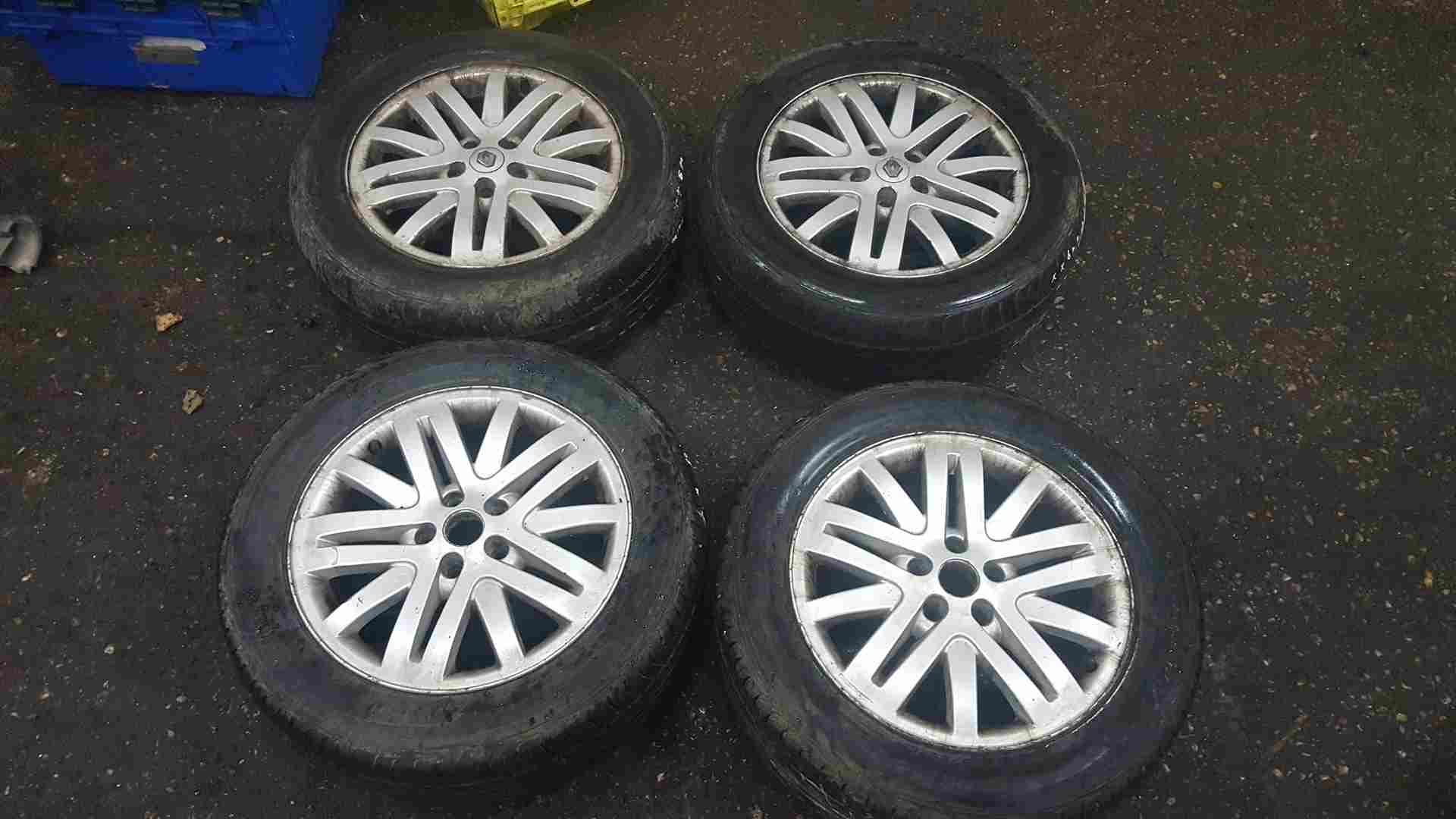 Thumb 3 Renault Espace 2003-2013 Alloy Wheels SET 17 Inch X2 Good Tyres 4/5
