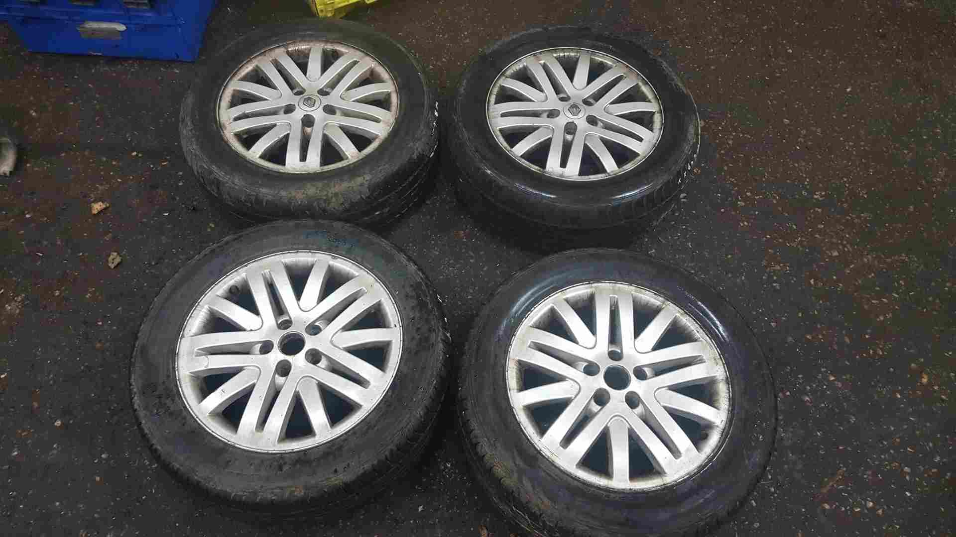Renault Espace 2003-2013 Alloy Wheels SET 17 Inch X2 Good Tyres 4/5