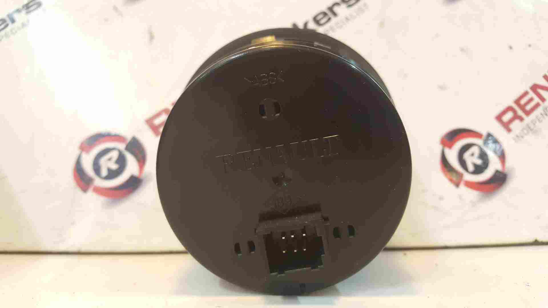 Thumb 7 Renault Espace 2003-2013 Drivers Door Heater Controls 8200028445 Worn