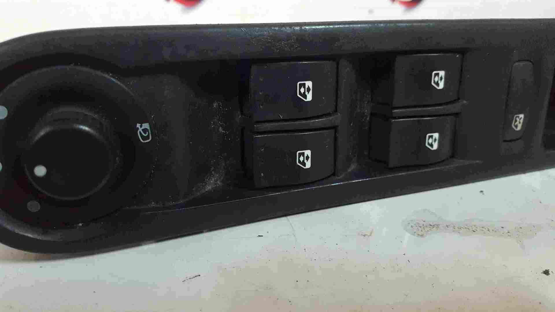 Thumb 2 Renault Espace 2003-2013 Drivers OSF Front Window Switch Mirror Adjuster Panel