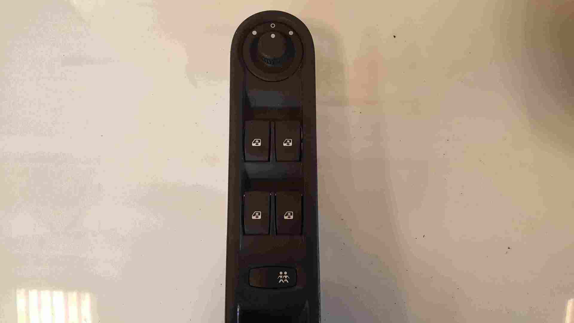 Thumb 3 Renault Espace 2003-2013 Drivers OSF Front Window Switches + Panel