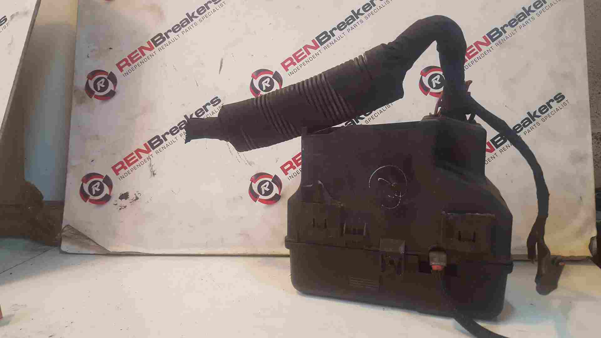 Thumb 2 Renault Espace 2003-2013 Engine Fuse Relay BOX 240115598R M9r 