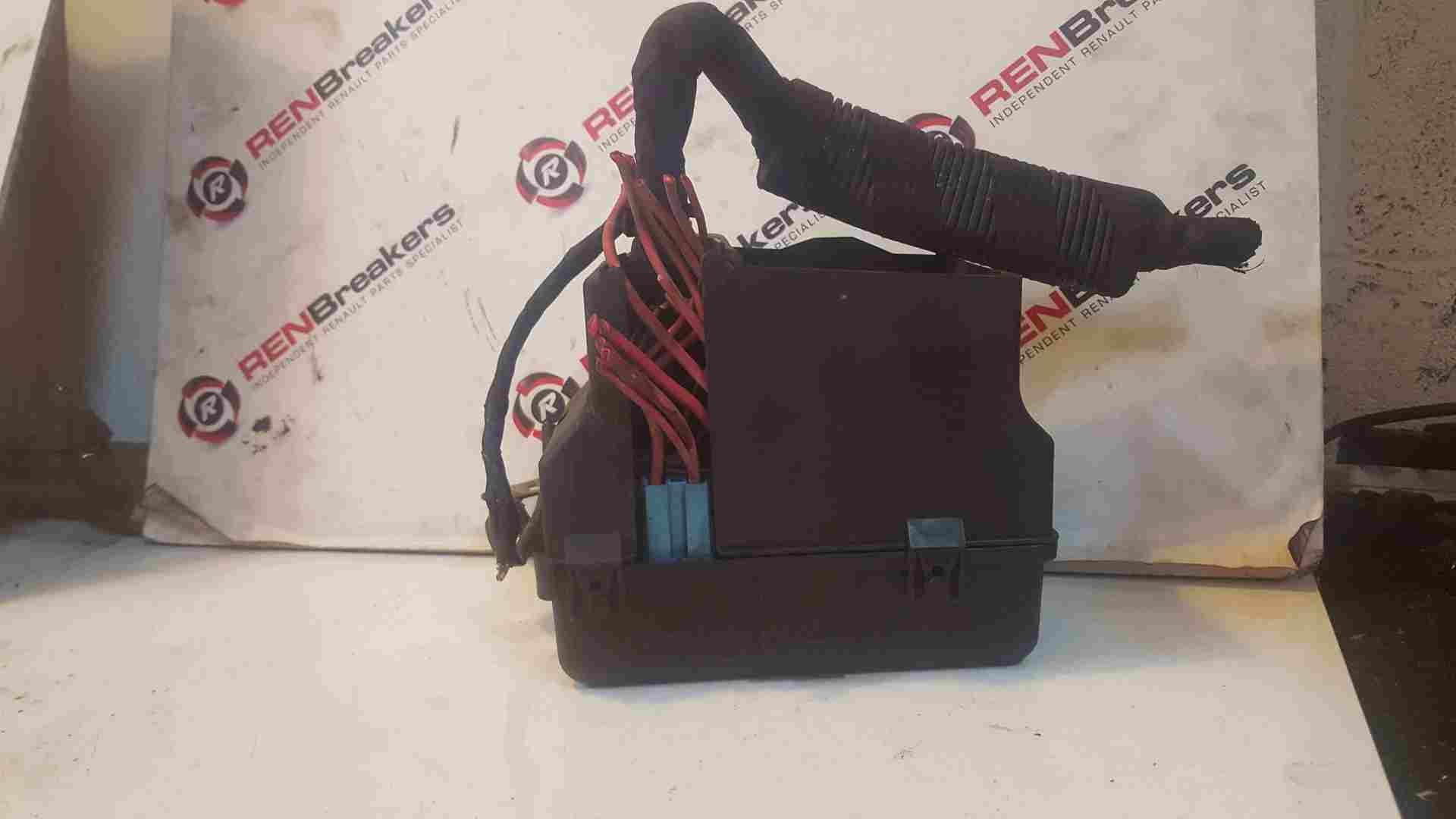 Thumb 3 Renault Espace 2003-2013 Engine Fuse Relay BOX 240115598R M9r 