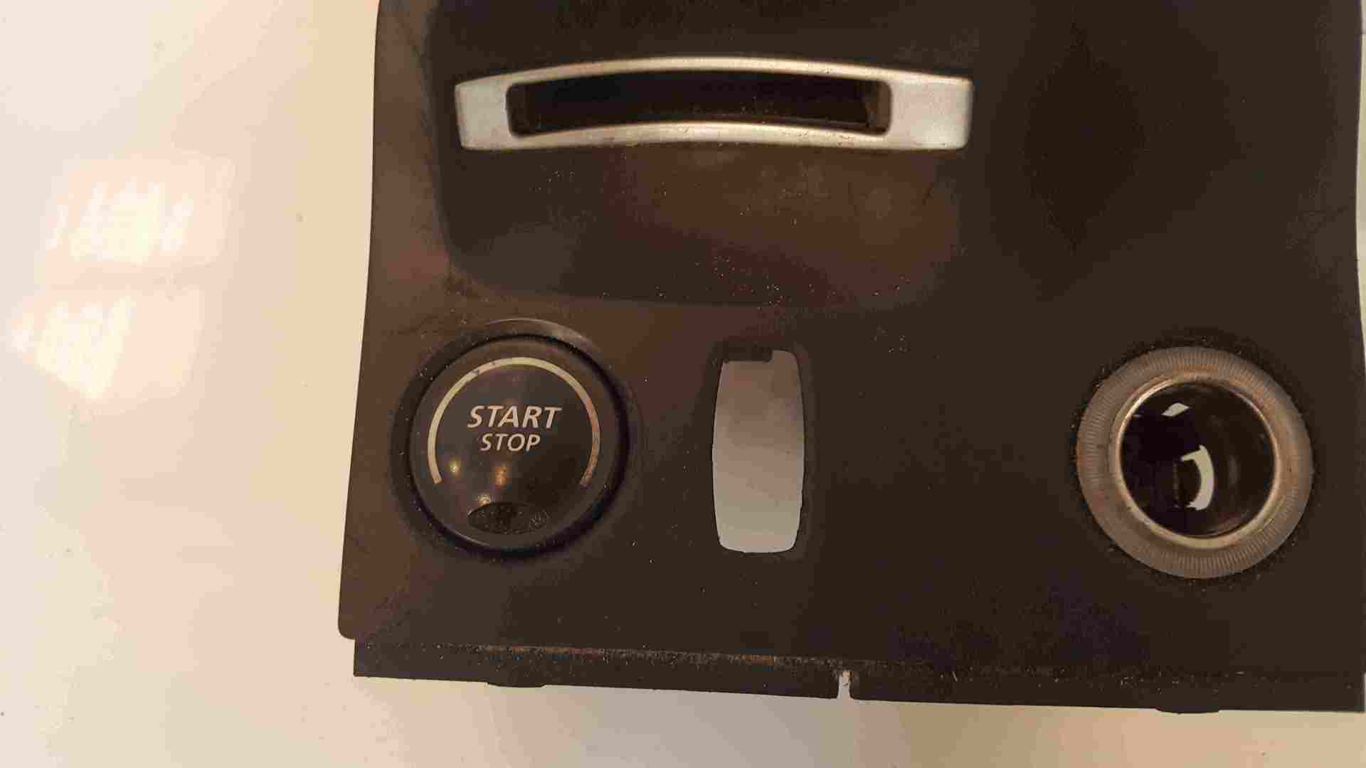 Thumb 5 Renault Espace 2003-2013 Key Card Reader Blue Plug + Trim 8200224594