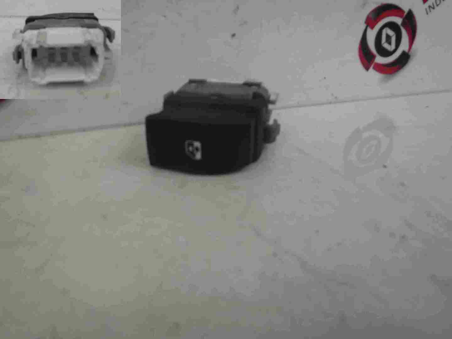 Renault Espace 2003-2013 Passenger Drivers Rear Window Switch White Plug