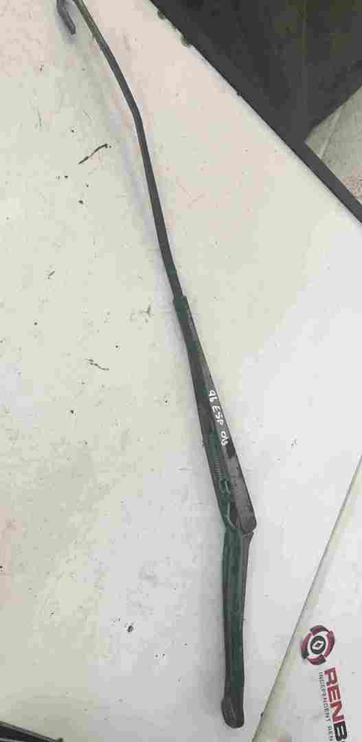 Renault Espace MK2 1991-1997 Drivers OSF Front Windscreen Wiper Arm