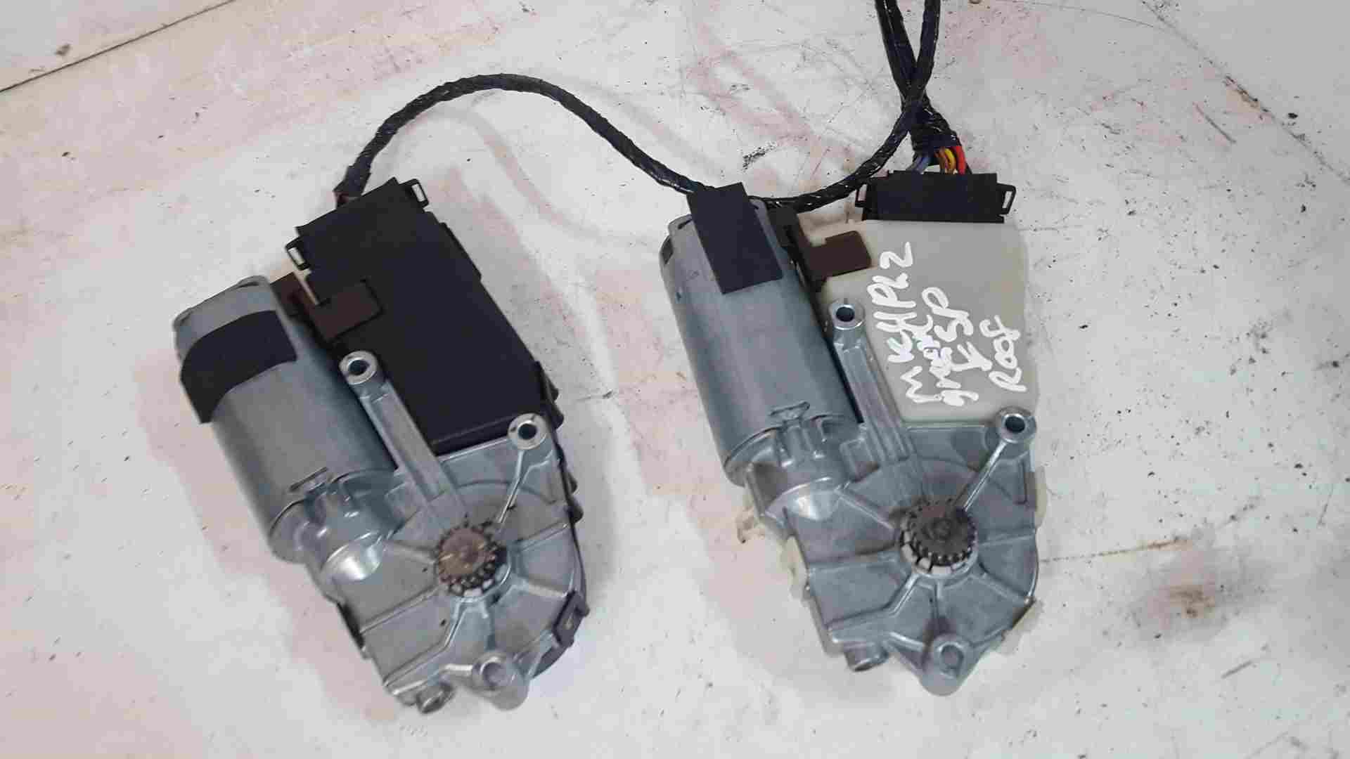 Thumb 4 Renault Espace MK4 2003-2006 Sunroof Motors Motor 1710626B