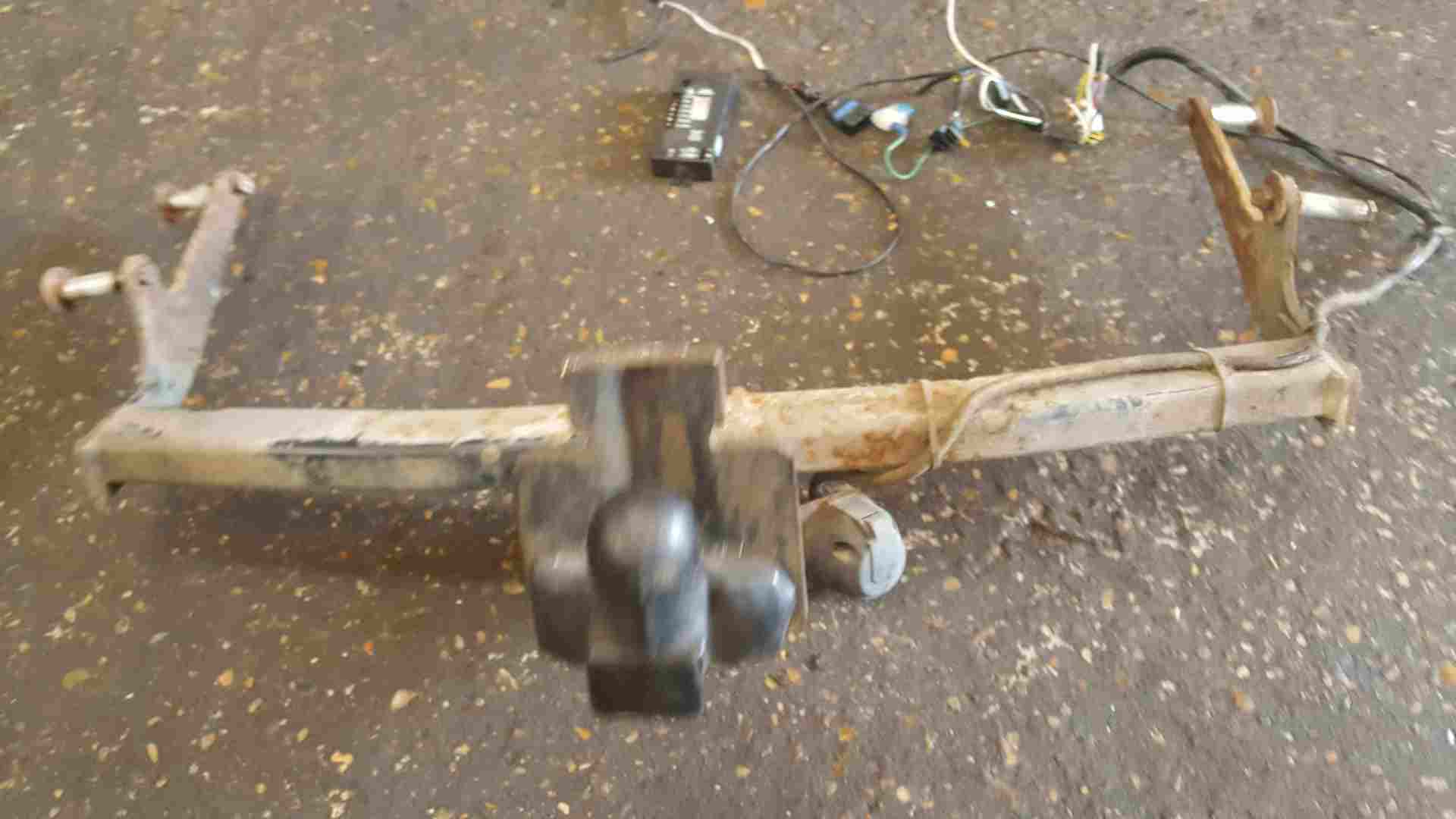 Thumb 2 Renault Grand Modus 2008-2012 Rear TOW Bar Complete