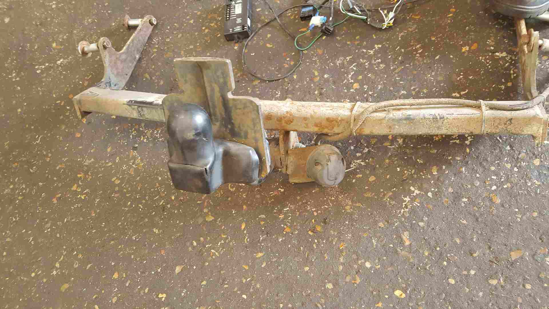 Thumb 4 Renault Grand Modus 2008-2012 Rear TOW Bar Complete