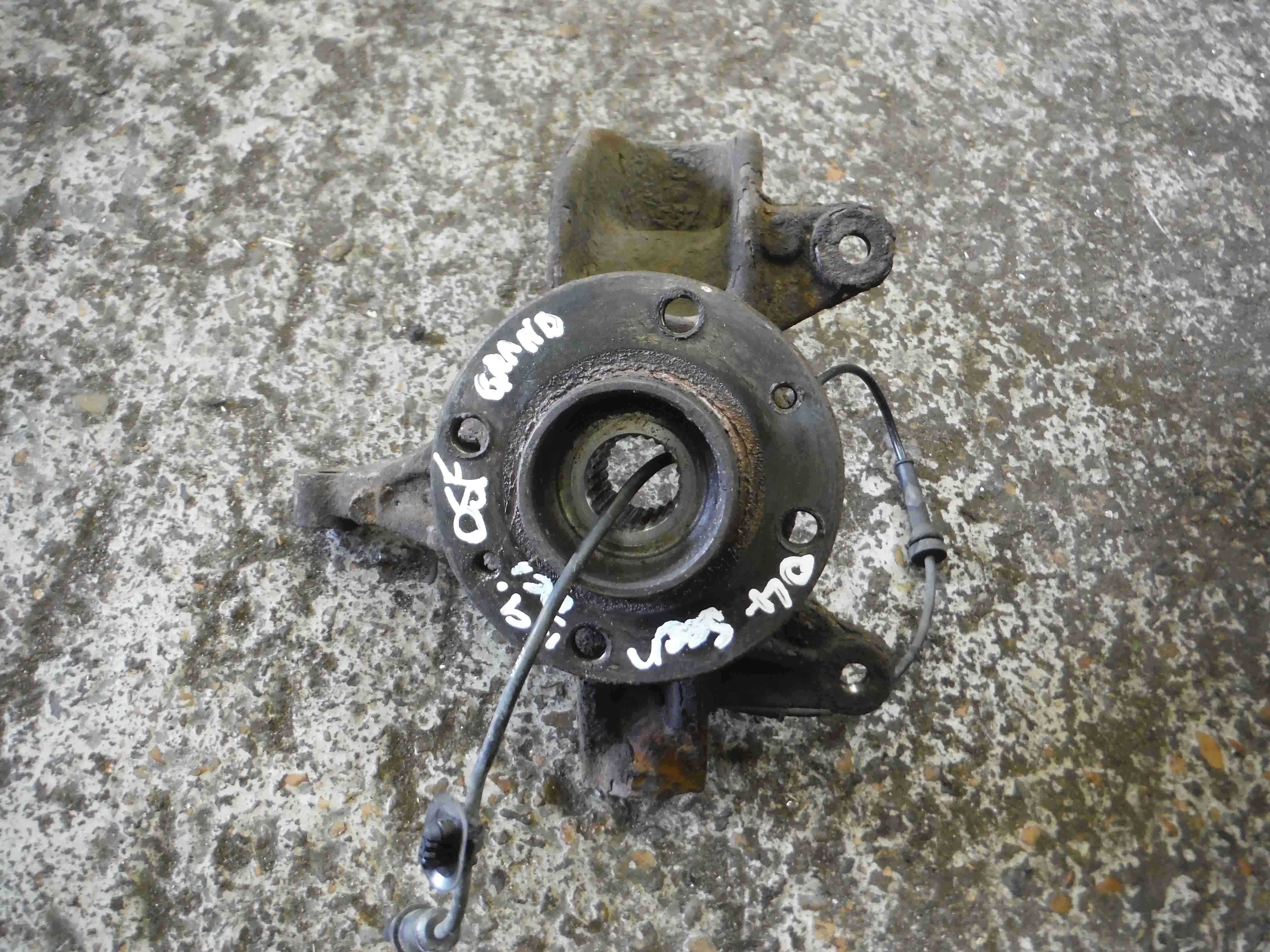 Renault Scenic 20032009 1.9 dCi Drivers OSF Front Wheel