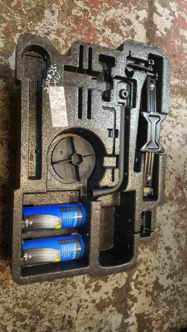 Thumb 2 Renault Grand Scenic 2003-2009 Jack SET Foam Repair KIT