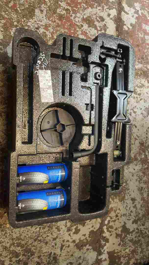 Thumb 4 Renault Grand Scenic 2003-2009 Jack SET Foam Repair KIT