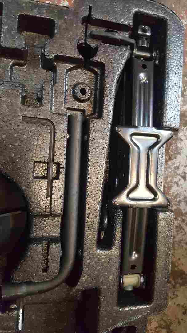 Thumb 6 Renault Grand Scenic 2003-2009 Jack SET Foam Repair KIT