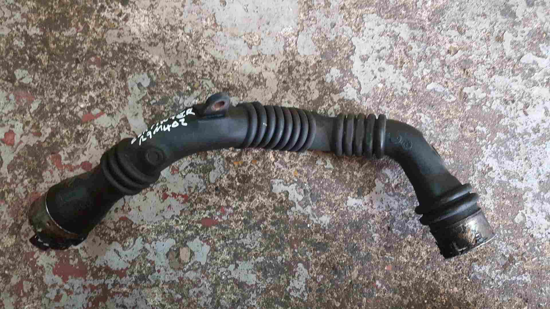 Thumb 2 Renault Grand Scenic MK3 2009-2016 1.6 DCI Egr To Intercooler Pipe R9M 402