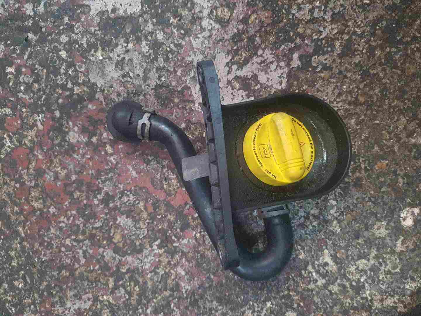 Thumb 3 Renault Grand Scenic MK4 2016-2022 1.6 DCi Oil cap Fill Point