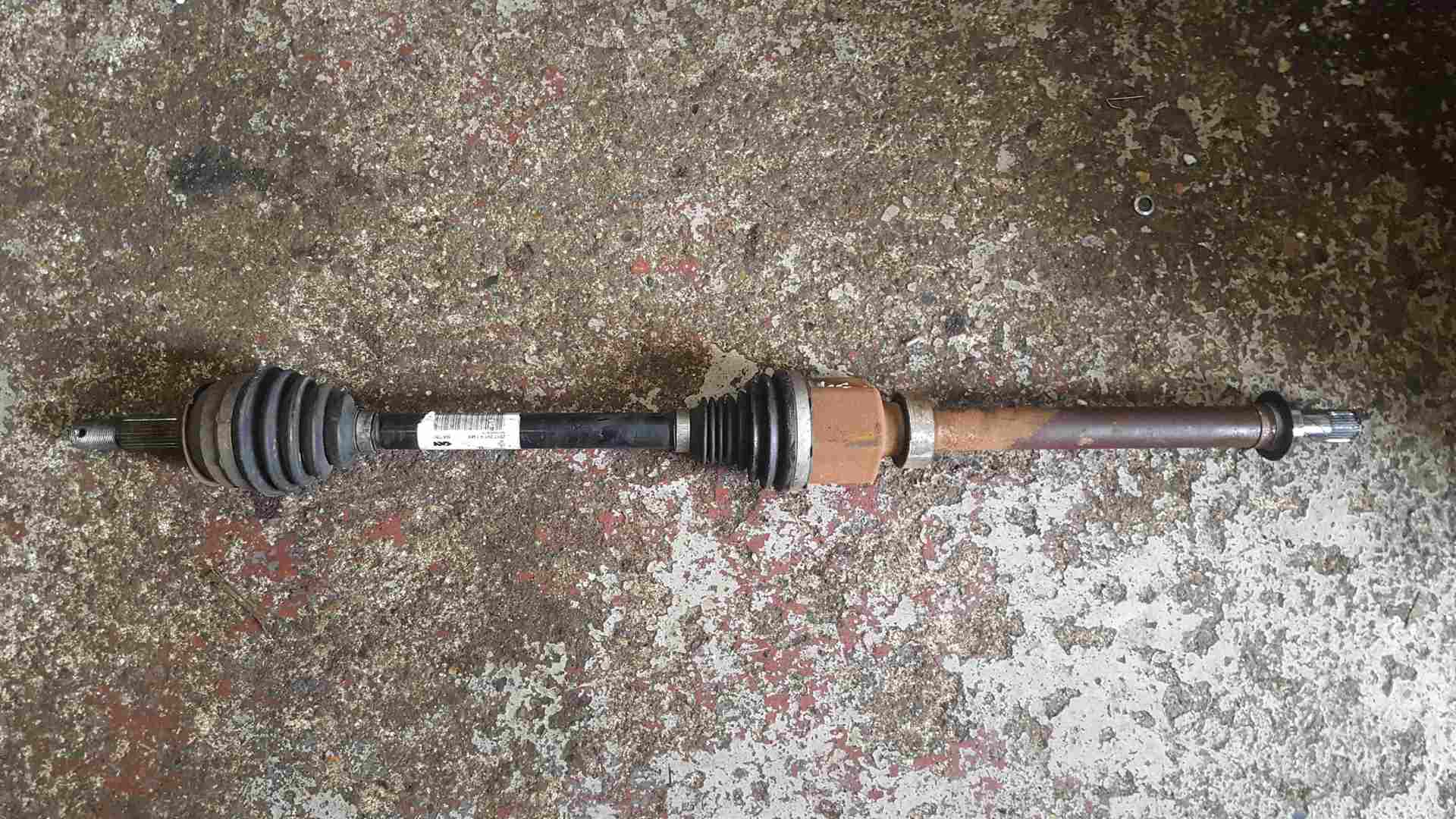 Renault Kadjar 2015-2018 1.5 DCi Drivers OSF Front Driveshaft 391000797R