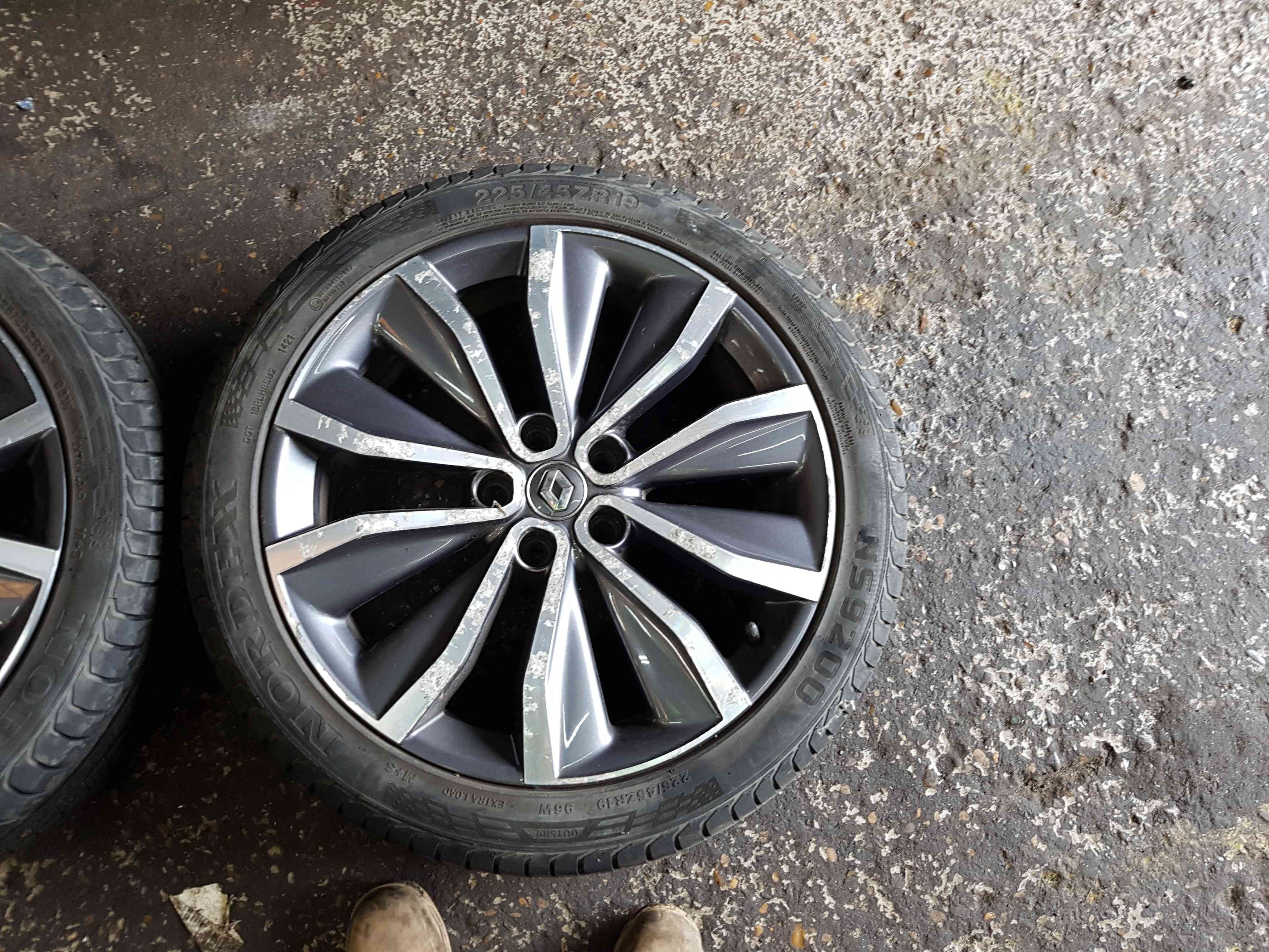 Renault Kadjar 2015-2018 Alloy Wheel 19Inch 225 45 19 403009098R 3/5