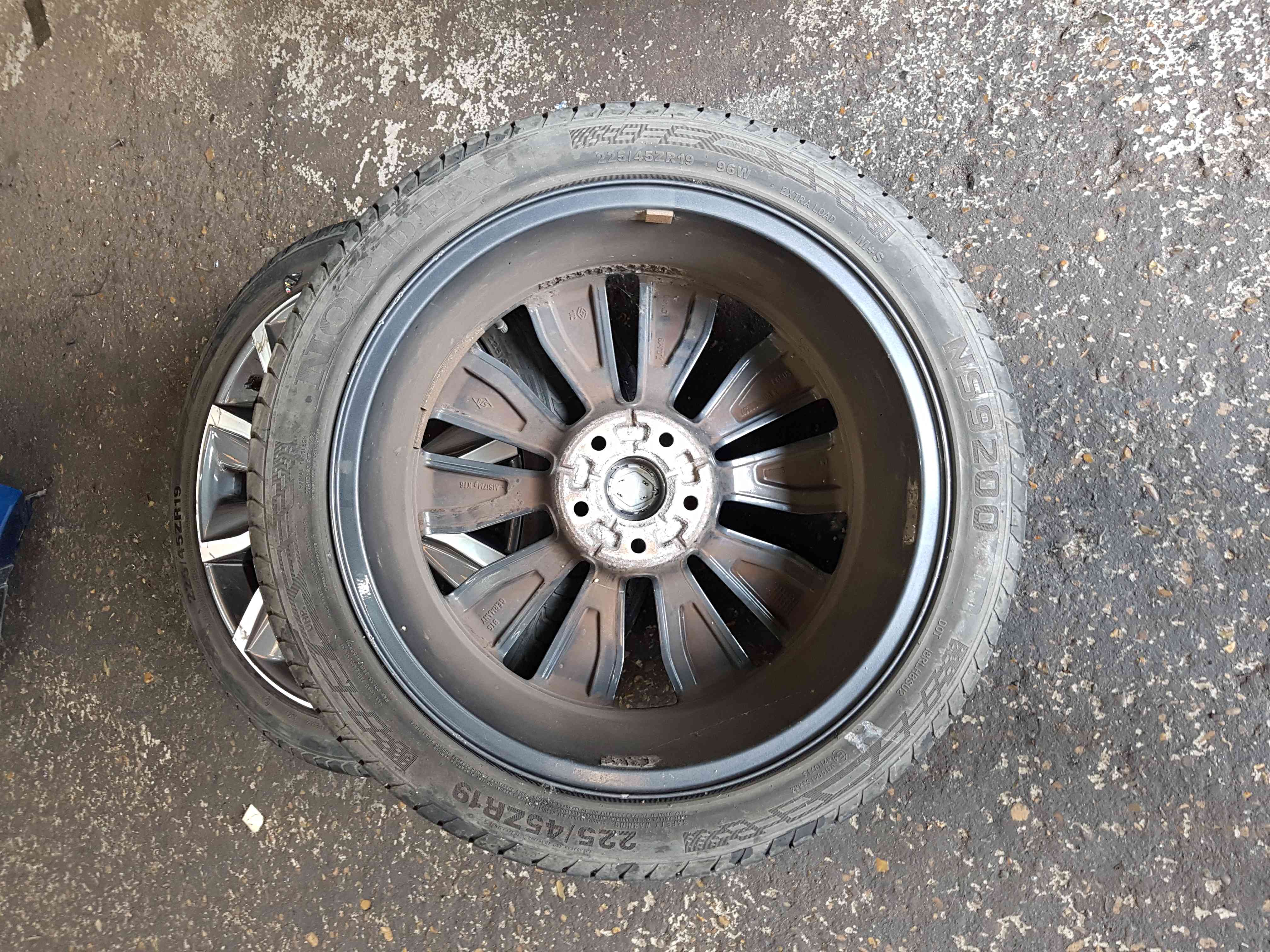 Thumb 6 Renault Kadjar 2015-2018 Alloy Wheel 19Inch 225 45 19 403009098R 3/5