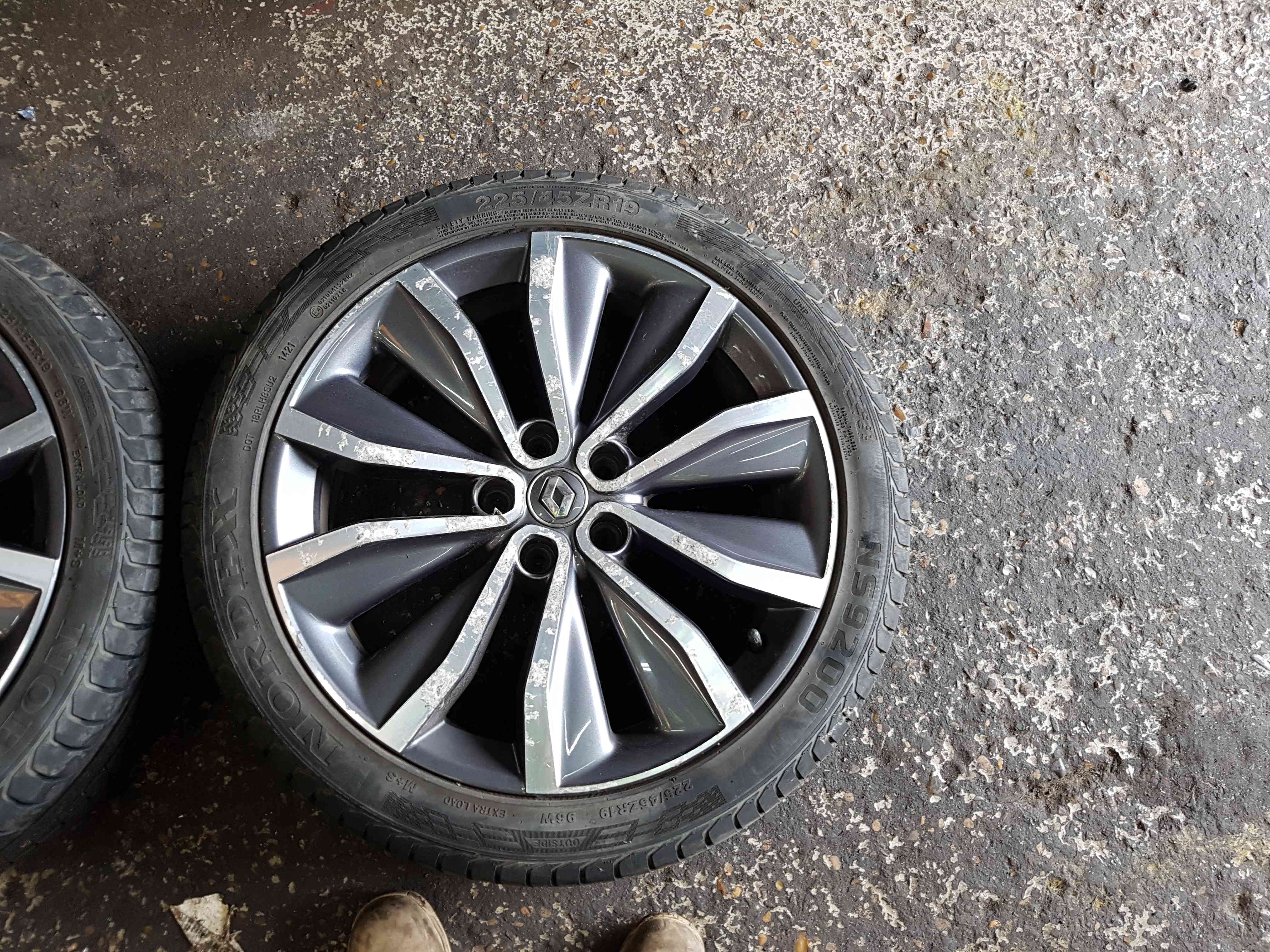 Thumb 8 Renault Kadjar 2015-2018 Alloy Wheel 19Inch 225 45 19 403009098R 3/5