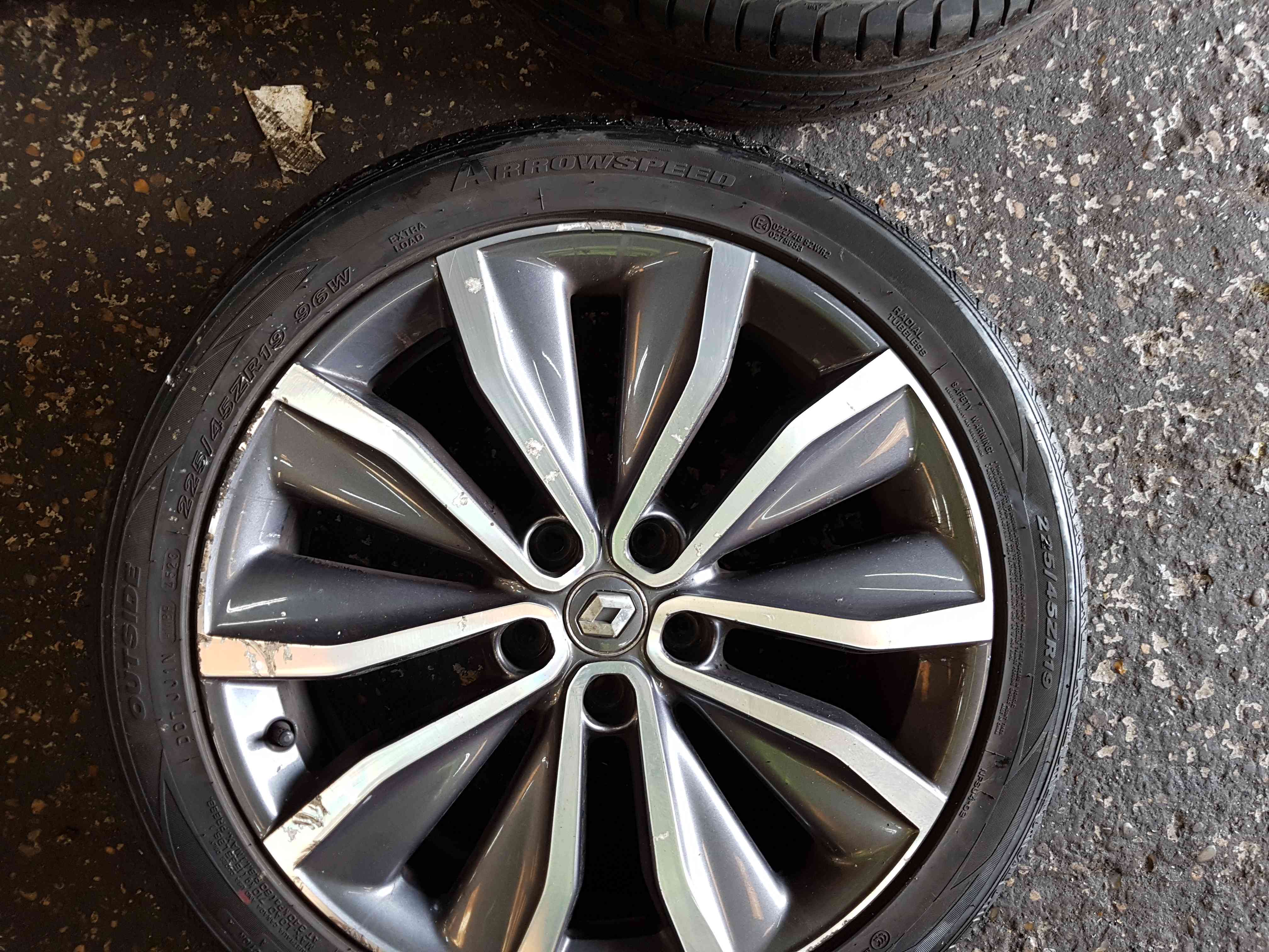 Thumb 4 Renault Kadjar 2015-2018 Alloy Wheel 19Inch 225 45 19 403009098R 3/5
