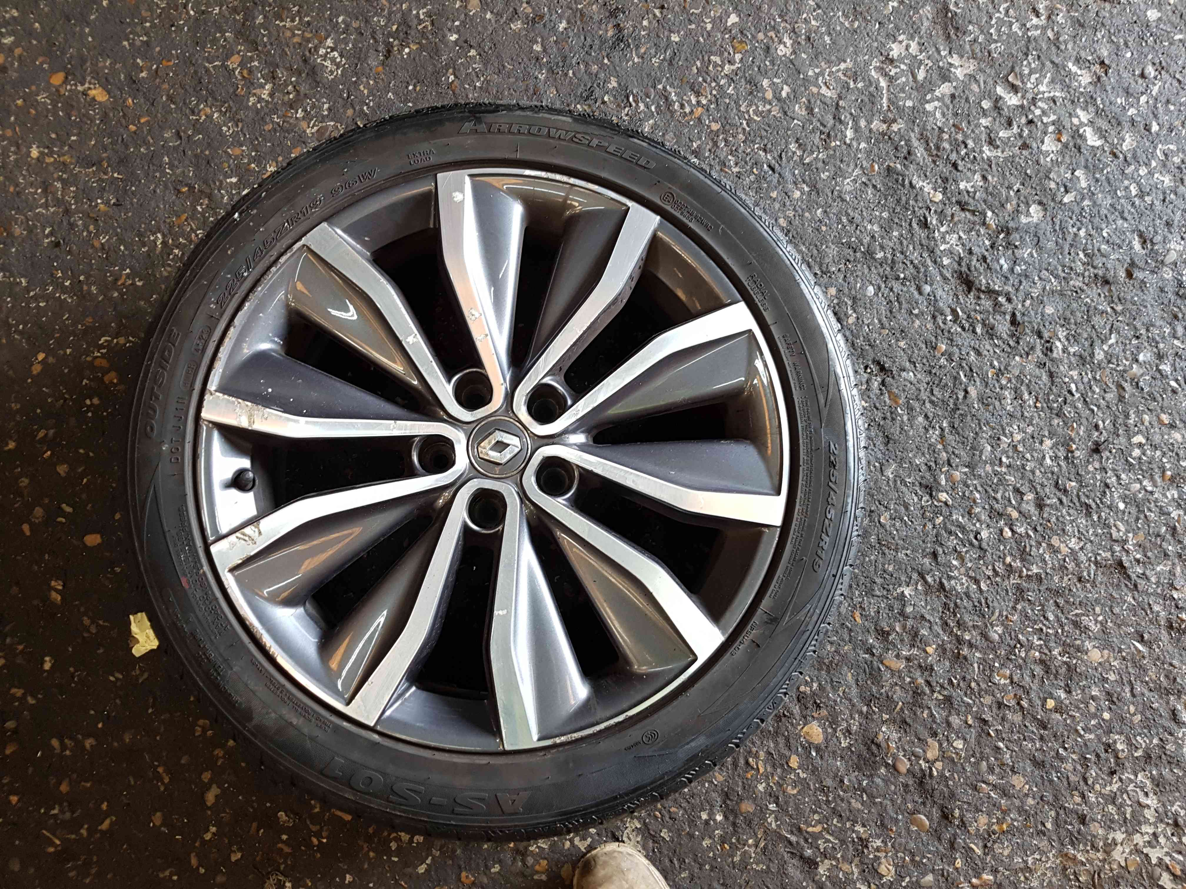 Thumb 9 Renault Kadjar 2015-2018 Alloy Wheel 19Inch 225 45 19 403009098R 3/5