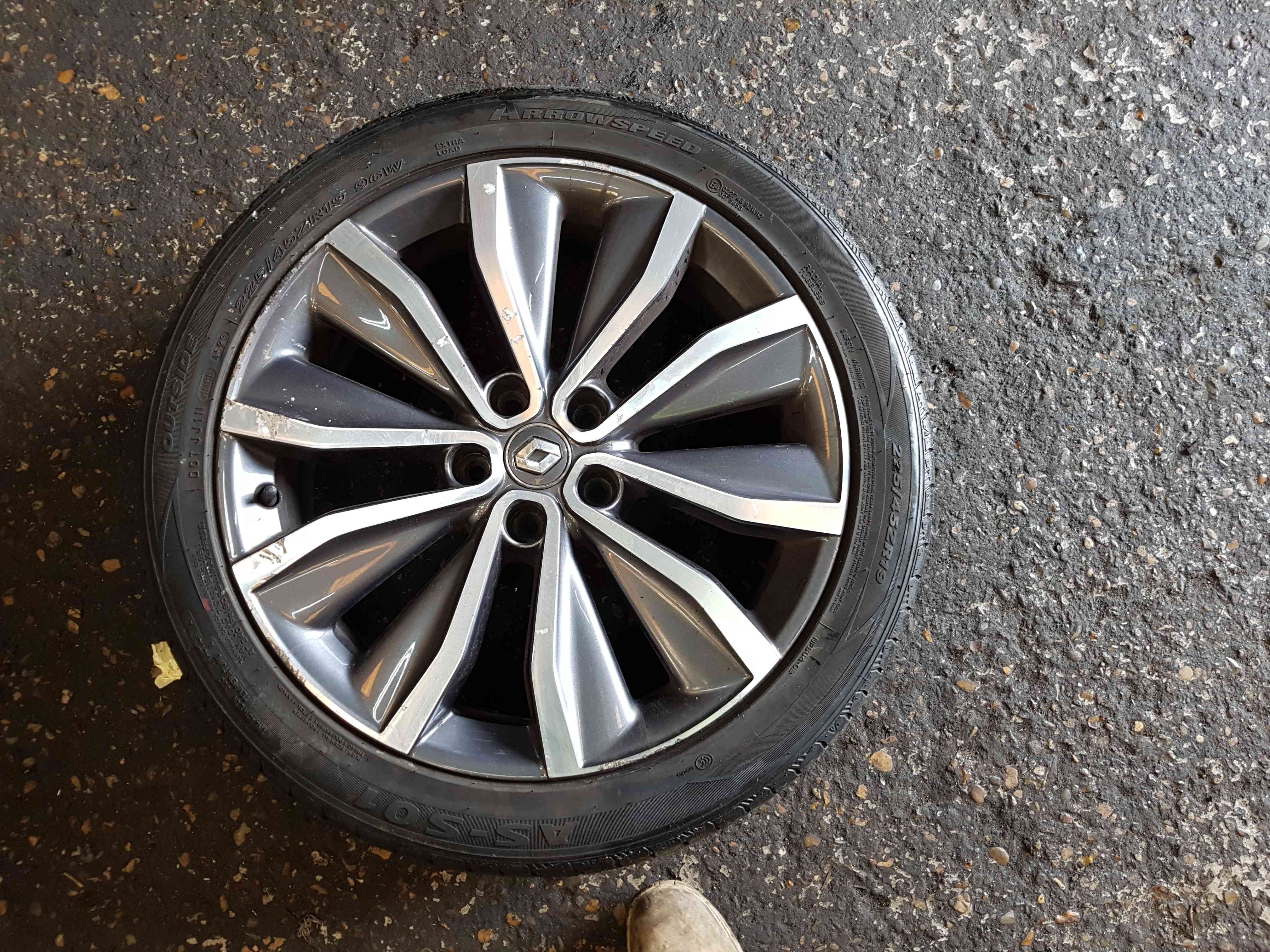 Thumb 10 Renault Kadjar 2015-2018 Alloy Wheel 19Inch 225 45 19 403009098R 3/5