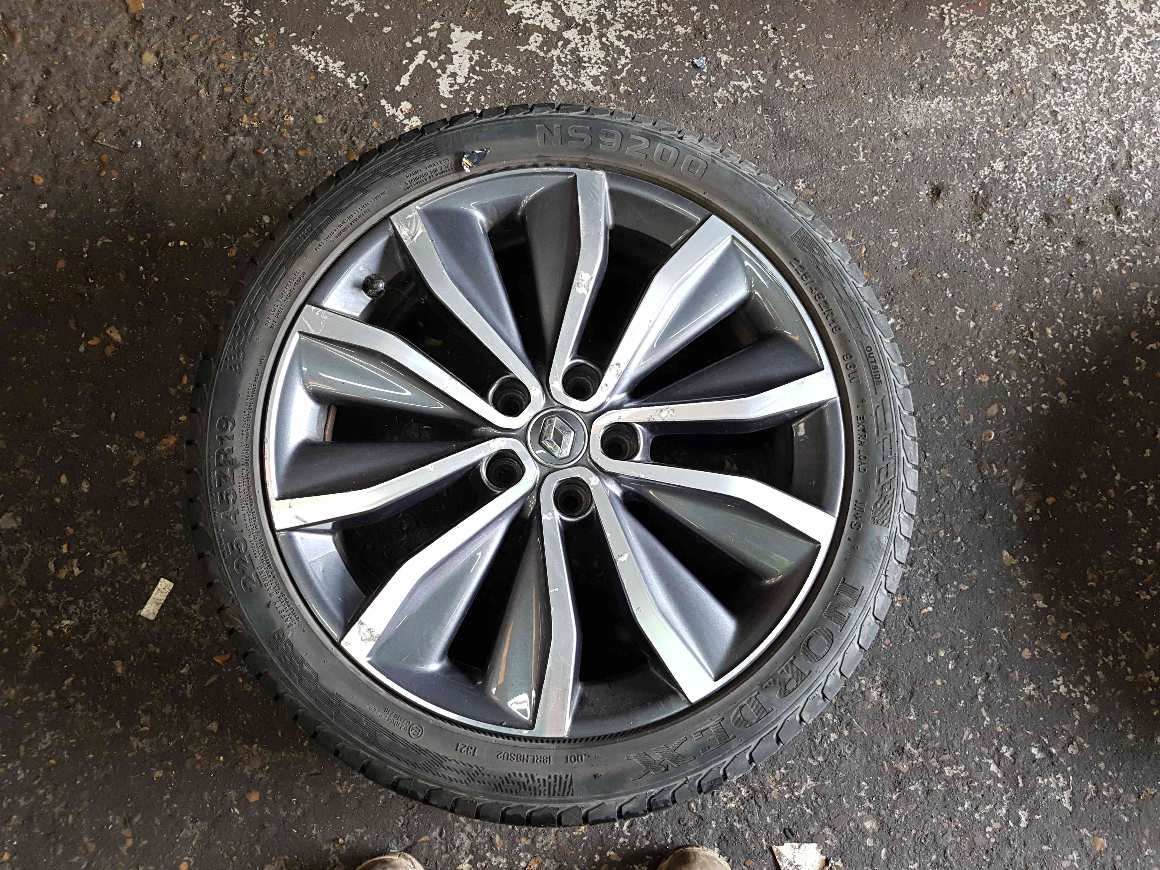 Thumb 2 Renault Kadjar 2015-2018 Alloy Wheel 19Inch 225 45 19 403009098R 3/5 Diamond CUT