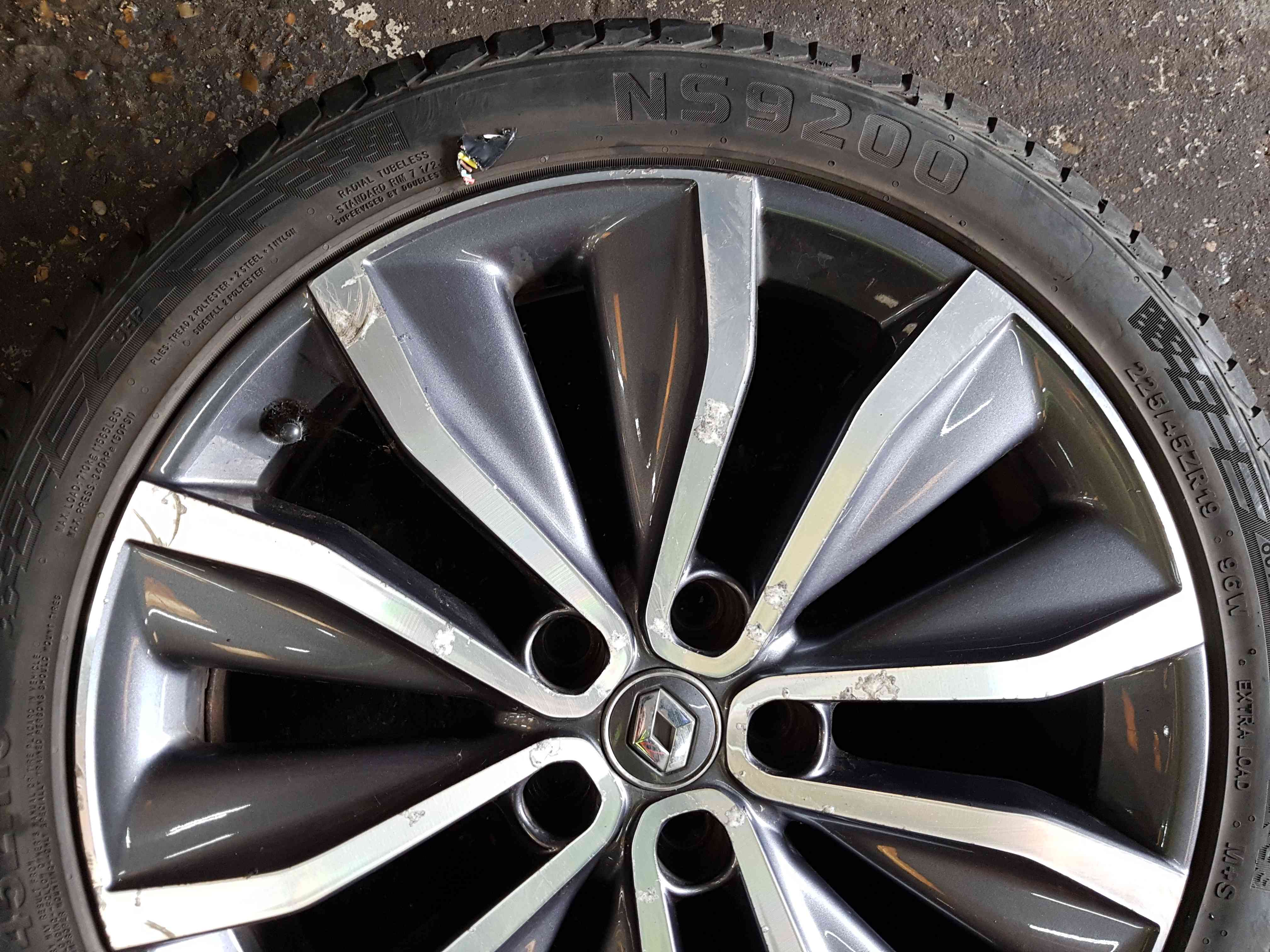 Thumb 4 Renault Kadjar 2015-2018 Alloy Wheel 19Inch 225 45 19 403009098R 3/5 Diamond CUT