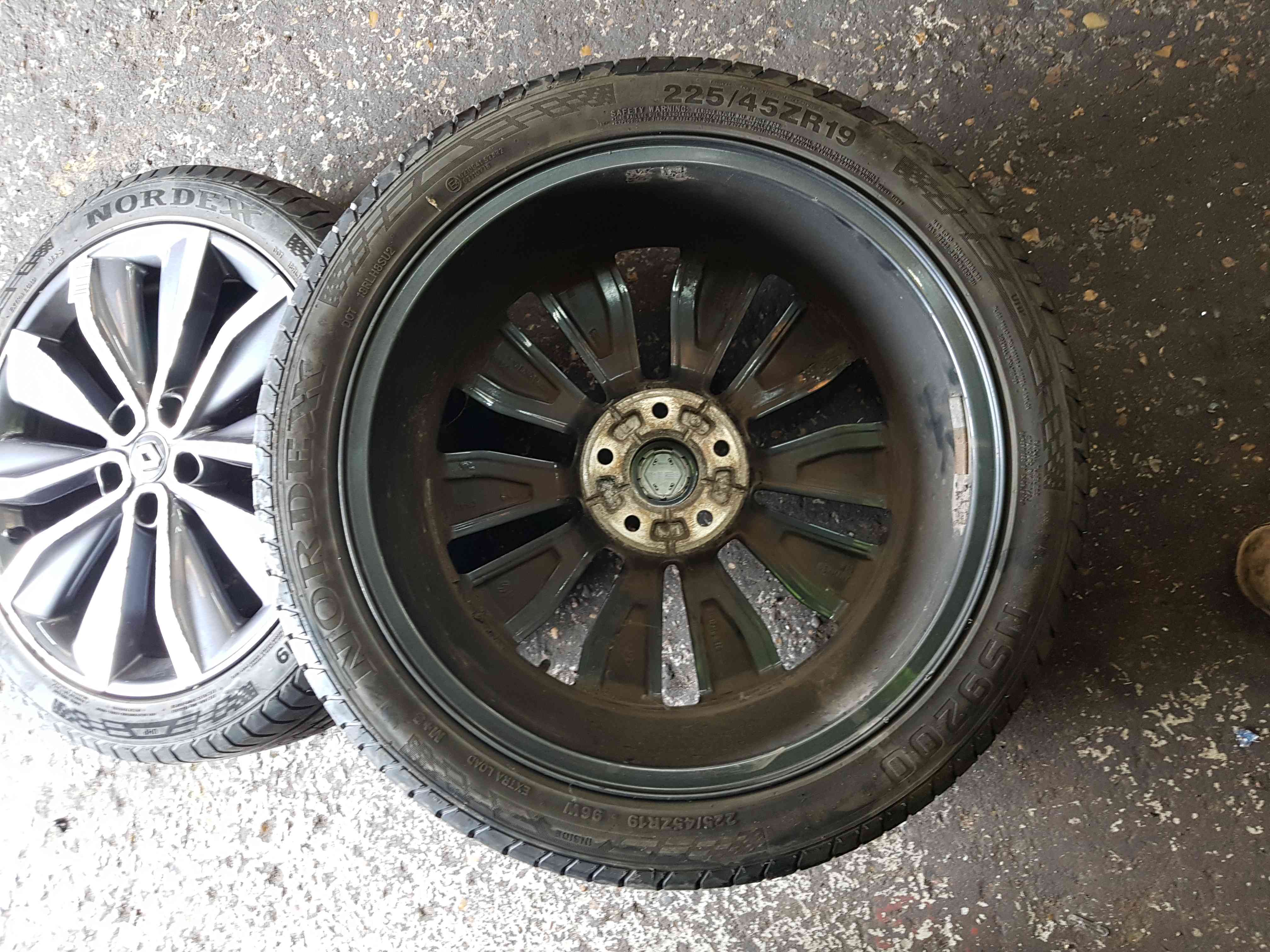 Thumb 6 Renault Kadjar 2015-2018 Alloy Wheel 19Inch 225 45 19 403009098R 3/5 Diamond CUT