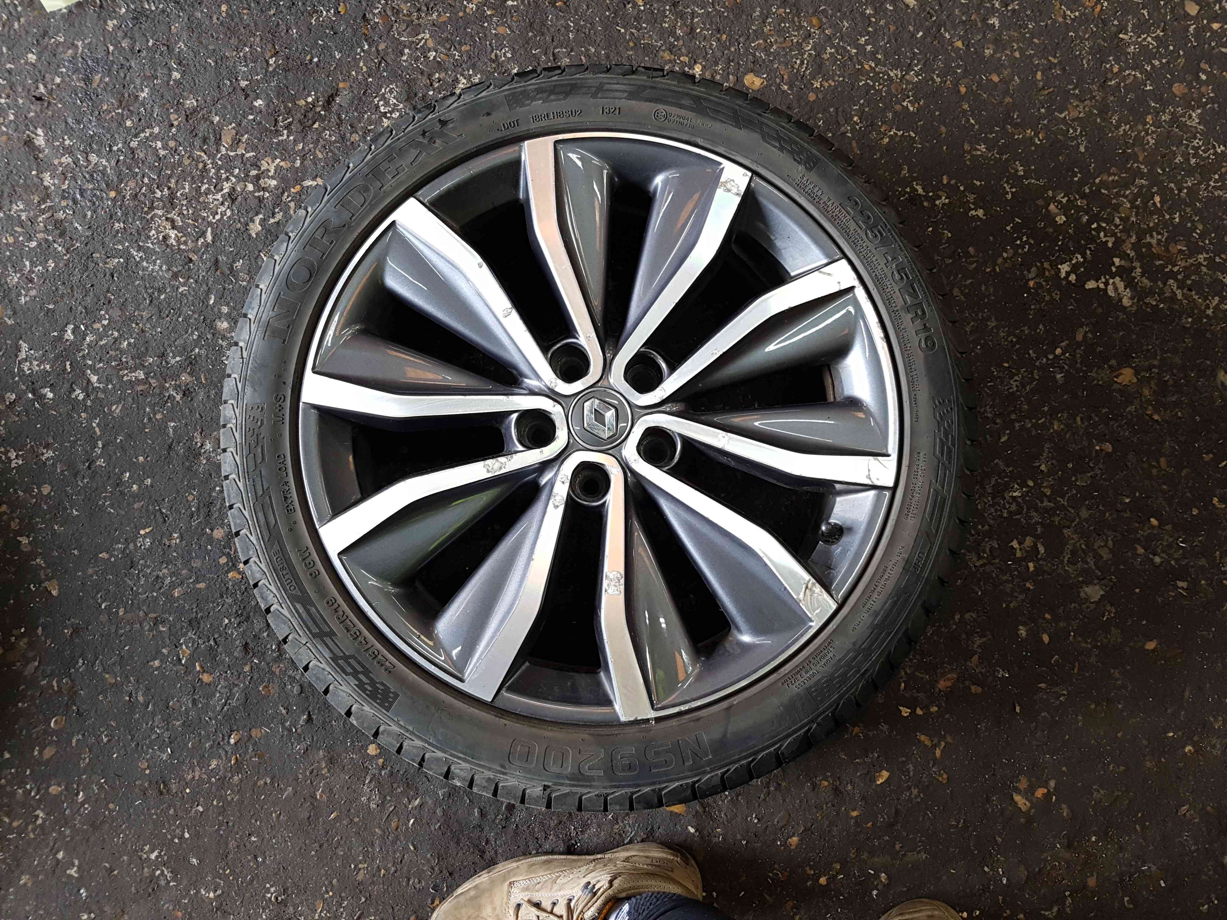 Thumb 9 Renault Kadjar 2015-2018 Alloy Wheel 19Inch 225 45 19 403009098R 3/5 Diamond CUT