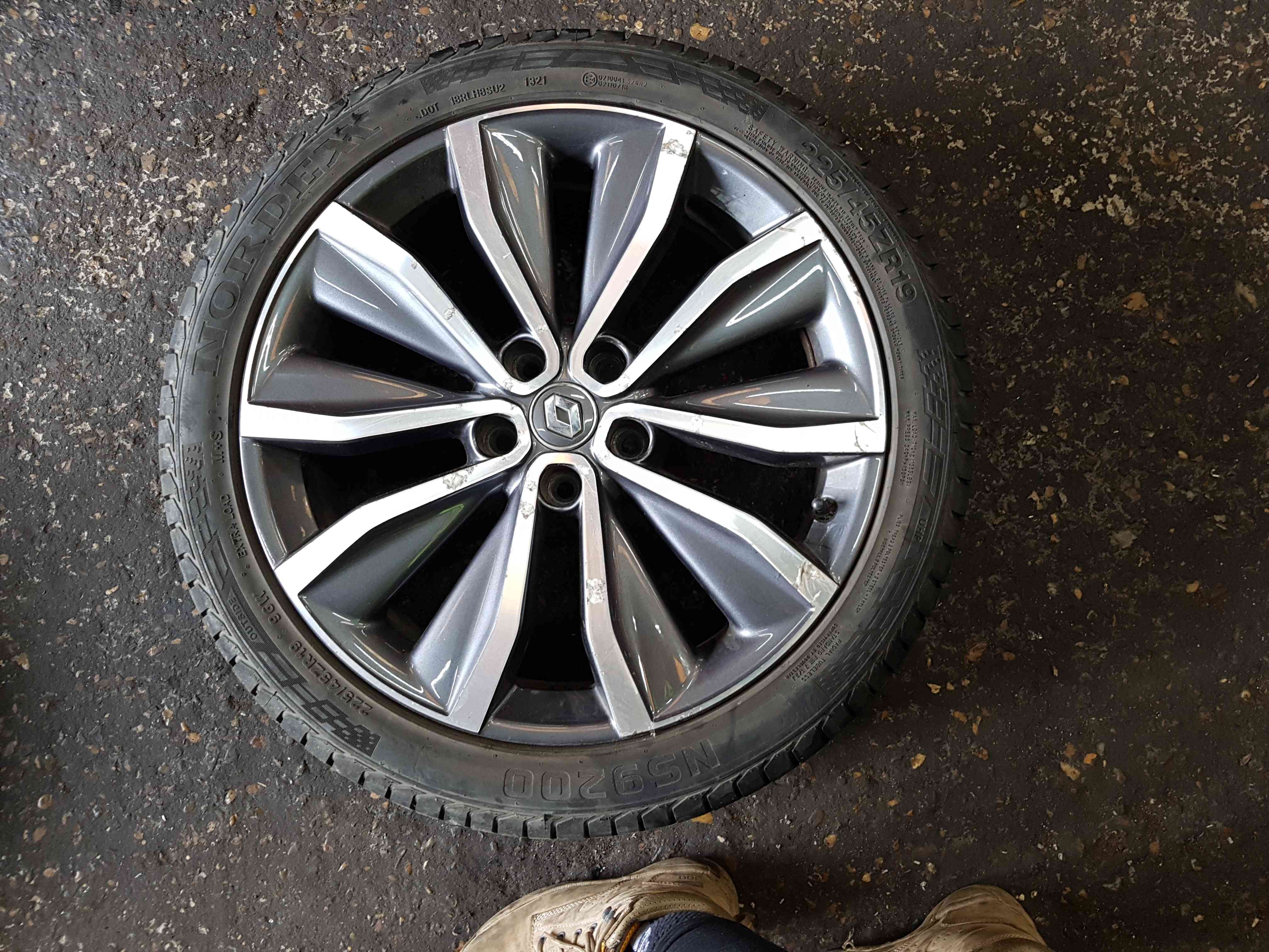 Thumb 10 Renault Kadjar 2015-2018 Alloy Wheel 19Inch 225 45 19 403009098R 3/5 Diamond CUT
