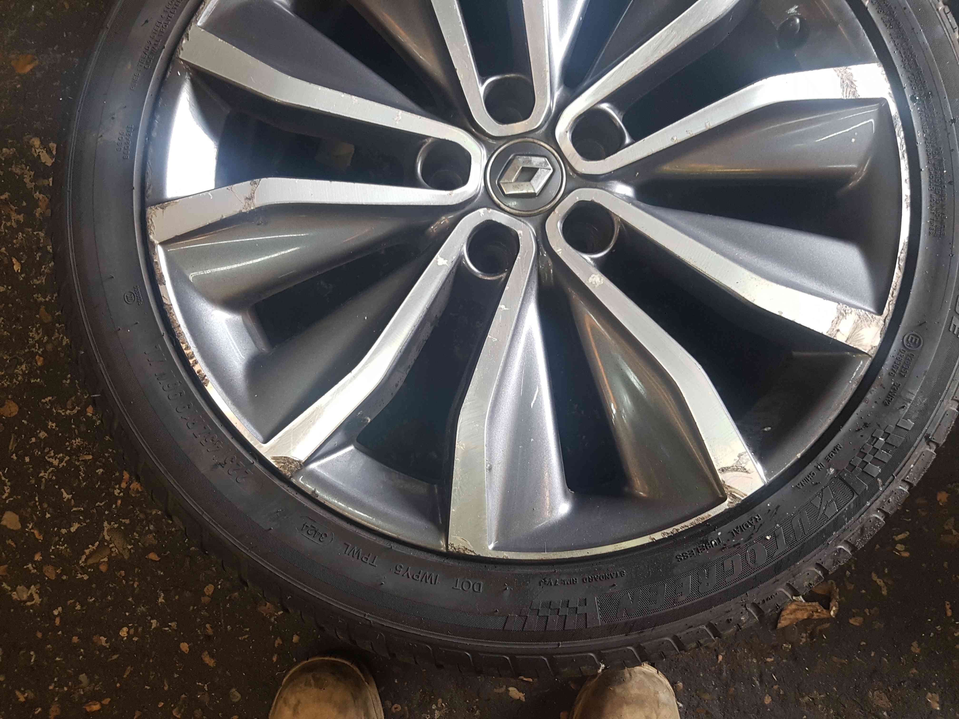 Thumb 2 Renault Kadjar 2015-2018 Alloy Wheel 19inch 225 45 19 403009098R 3/5
