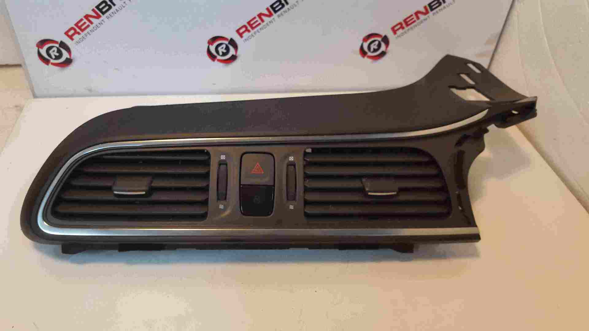 Renault Kadjar 2015-2018 Centre Heater Vents 687502972R