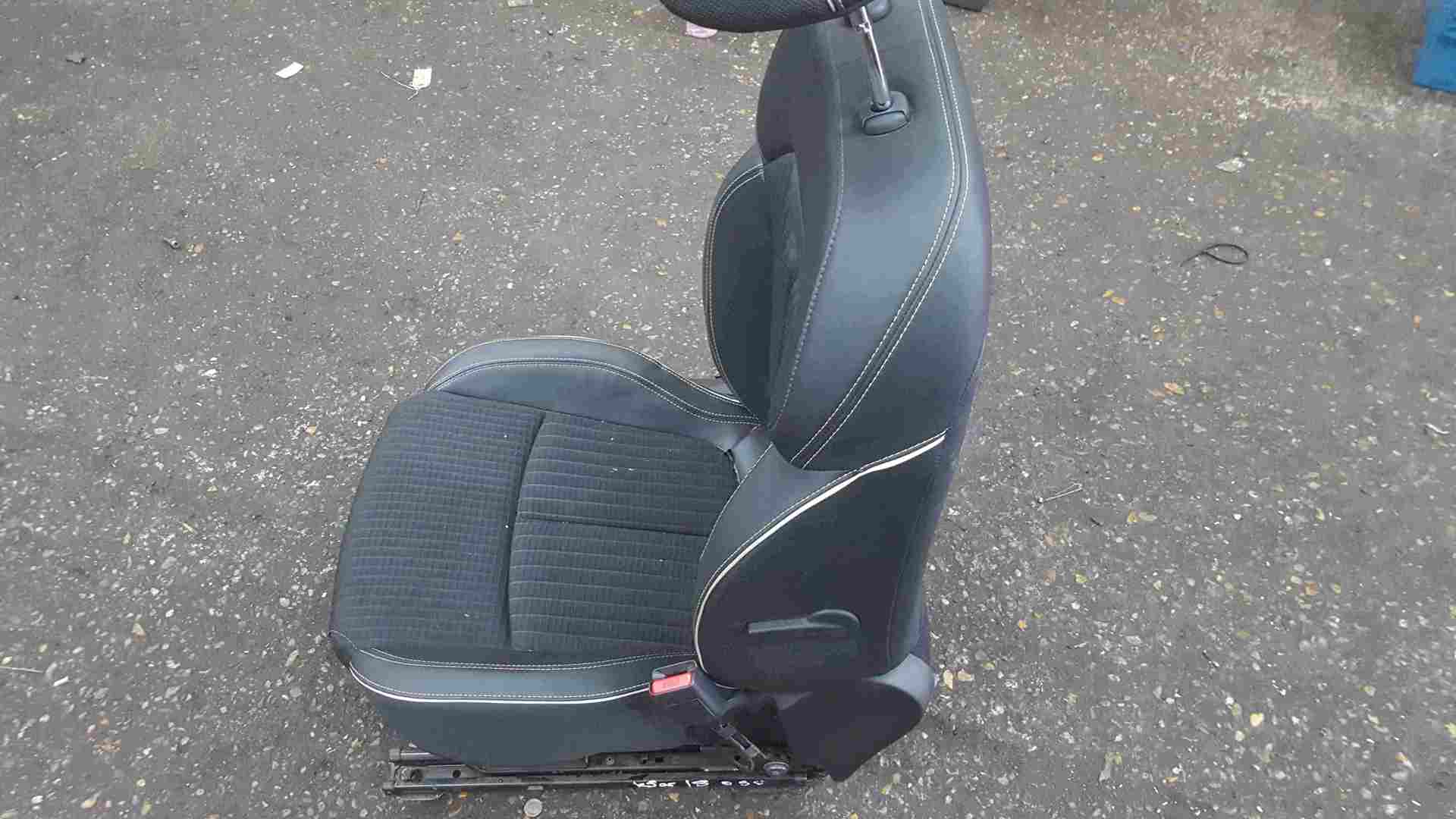Thumb 7 Renault Kadjar 2015-2018 Drivers OSF Front Seat Chair