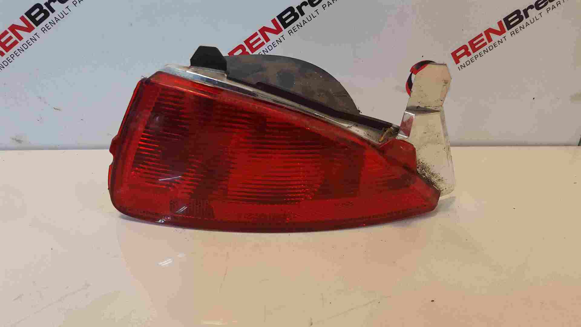 Renault Kadjar 2015-2018 Drivers OSR Rear Fog Light Bumper 265801896R