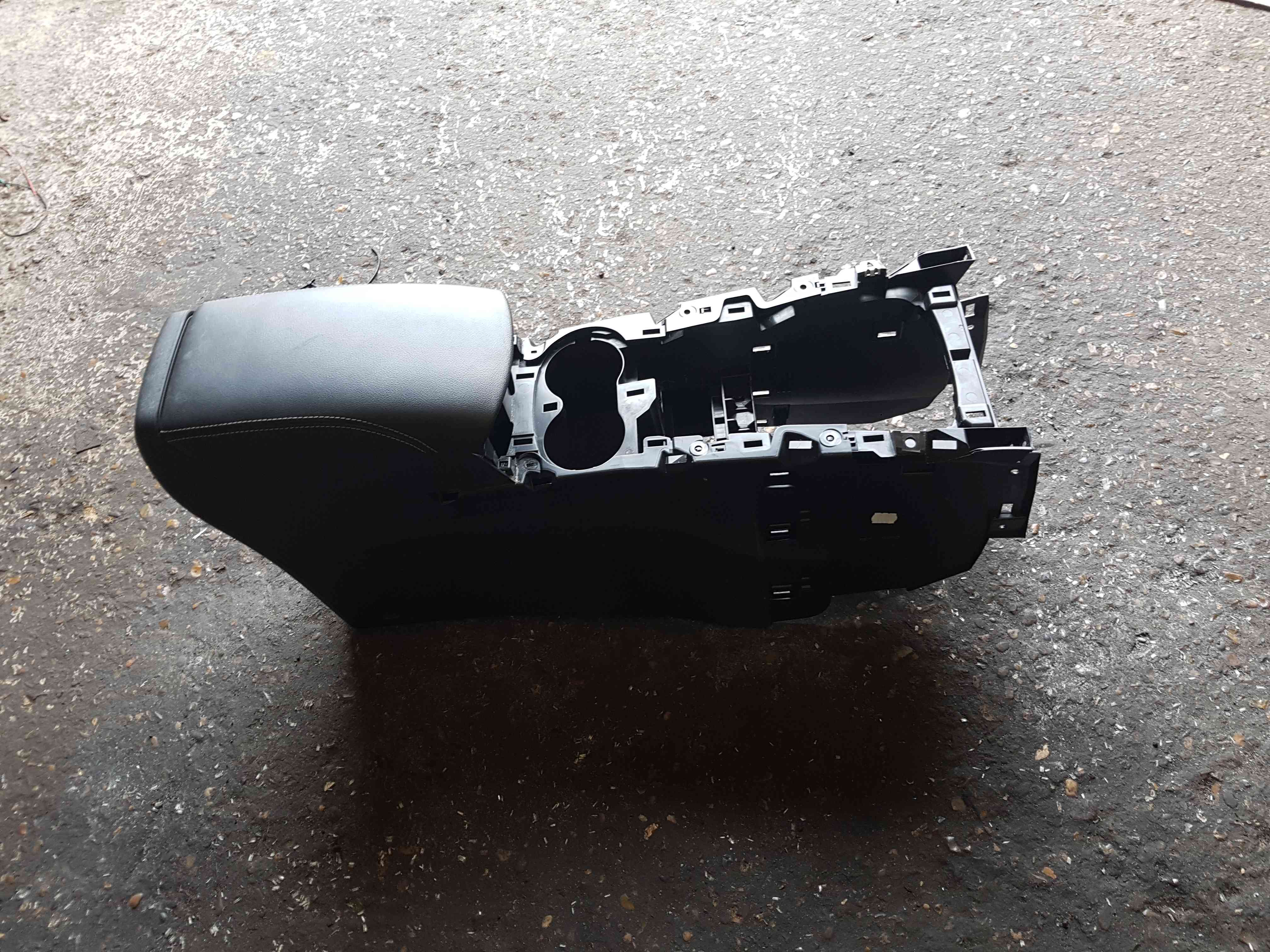 Thumb 2 Renault Kadjar 2015-2021 ARM Rest Centre Console Armrest 969108008R