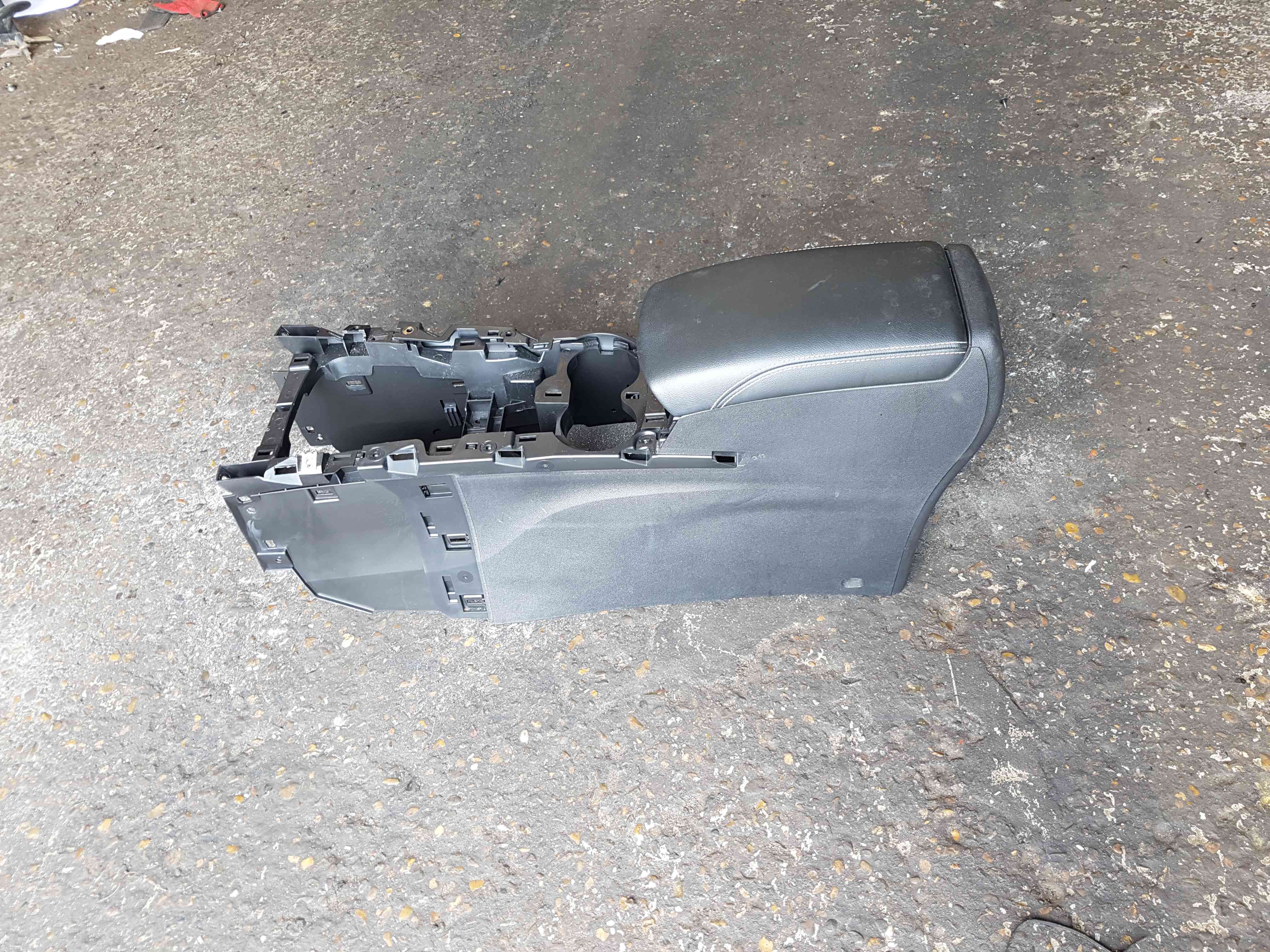 Thumb 3 Renault Kadjar 2015-2021 ARM Rest Centre Console Armrest 969108008R