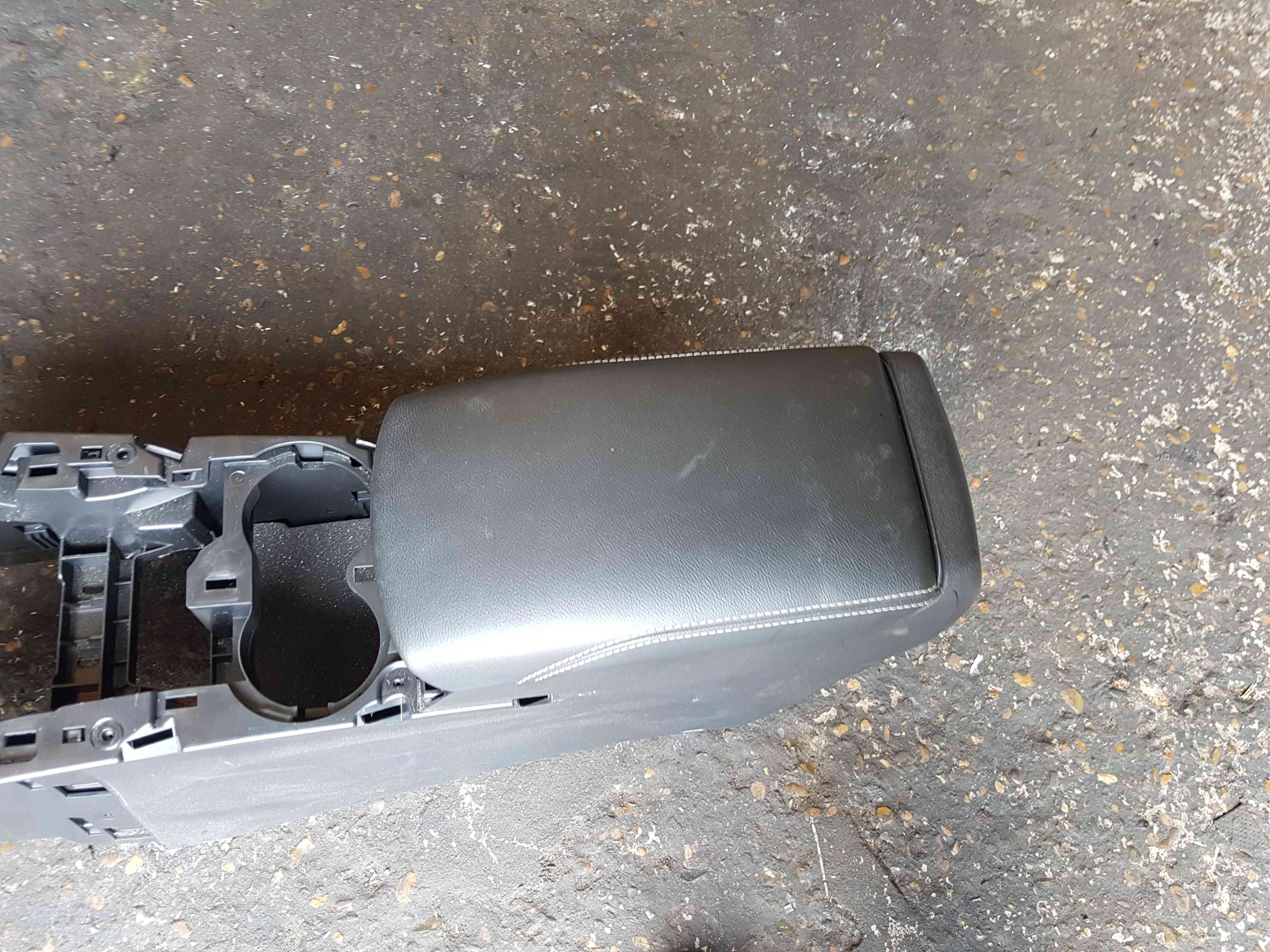 Thumb 4 Renault Kadjar 2015-2021 ARM Rest Centre Console Armrest 969108008R
