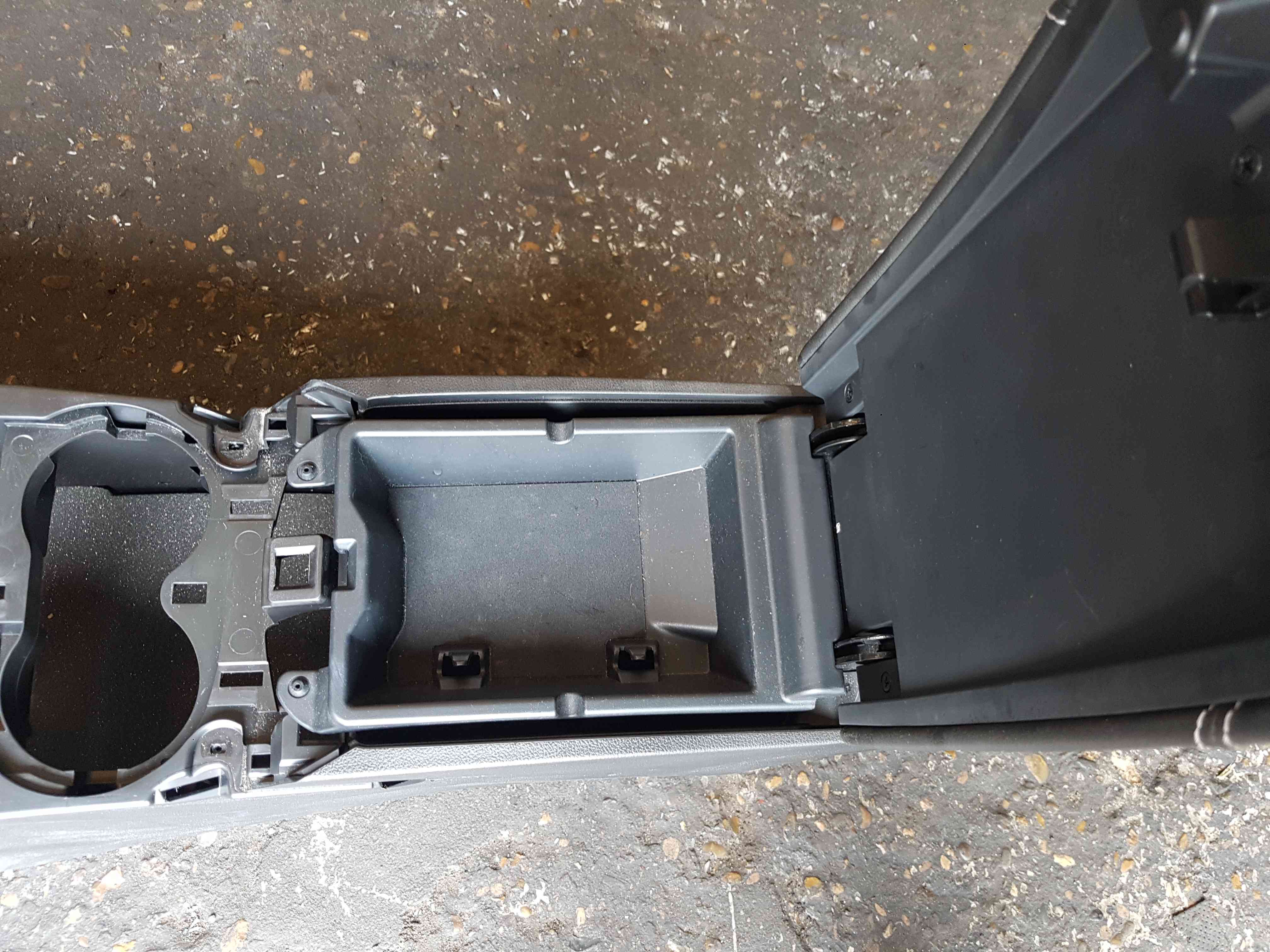 Thumb 5 Renault Kadjar 2015-2021 ARM Rest Centre Console Armrest 969108008R