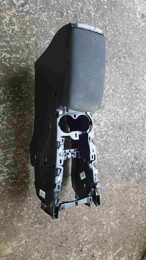 Thumb 3 Renault Kadjar 2015-2021 Arm Rest Centre Console Armrest 969108008R