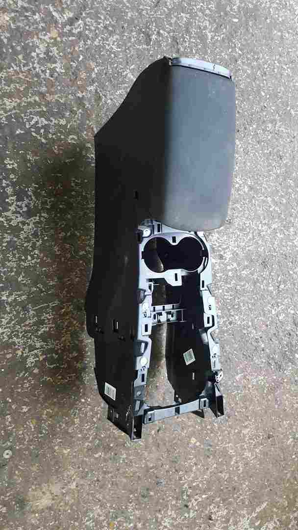 Thumb 4 Renault Kadjar 2015-2021 Arm Rest Centre Console Armrest 969108008R