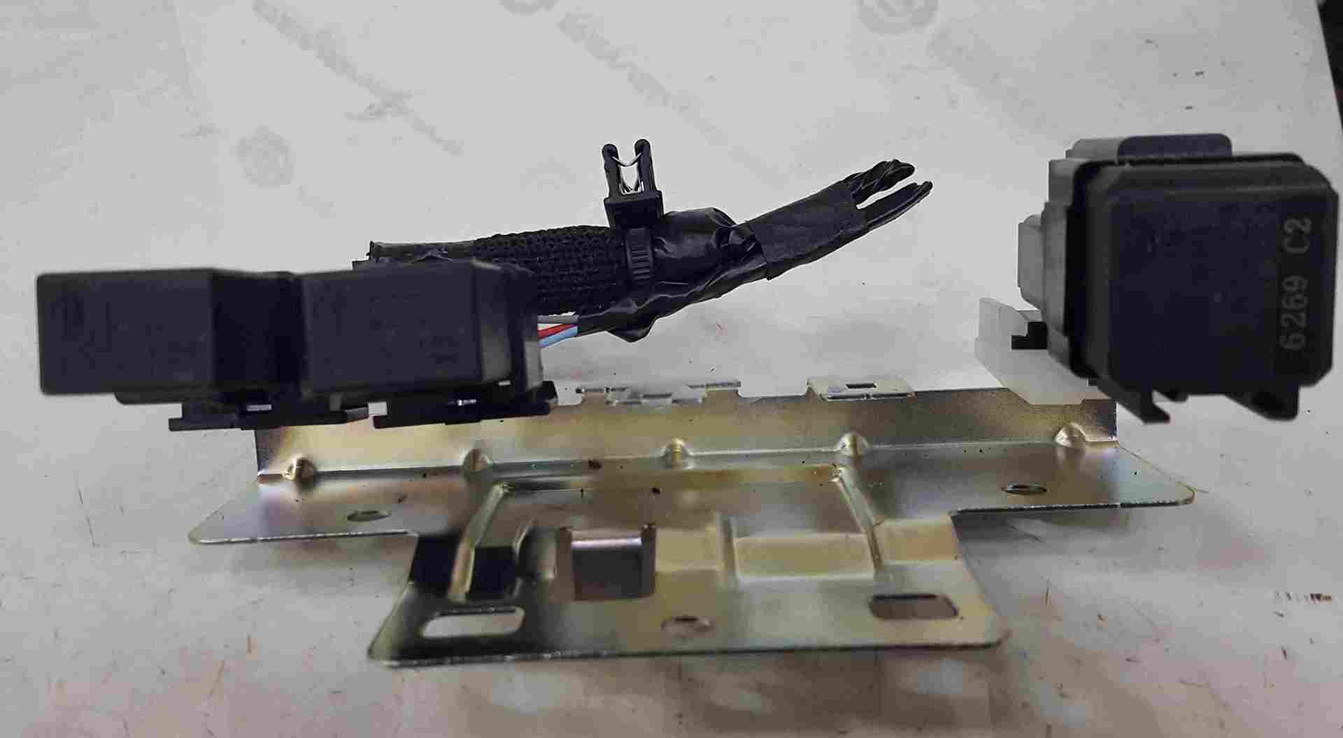 Thumb 2 Renault Kadjar 2015-2021 Black Relays